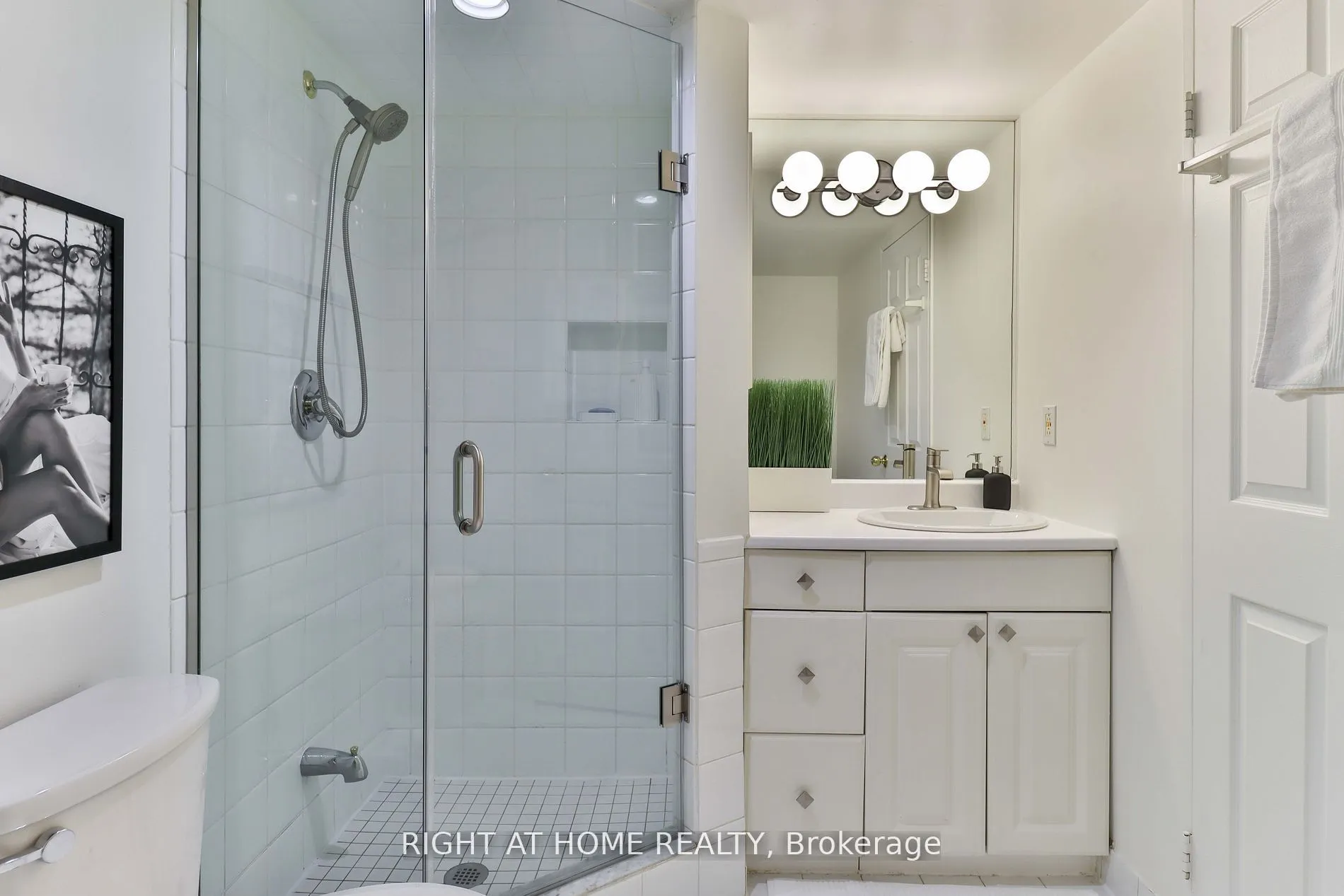 225 Davenport Road, #402