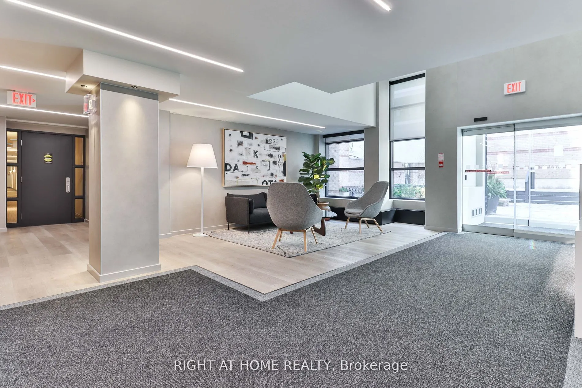 225 Davenport Road, #402