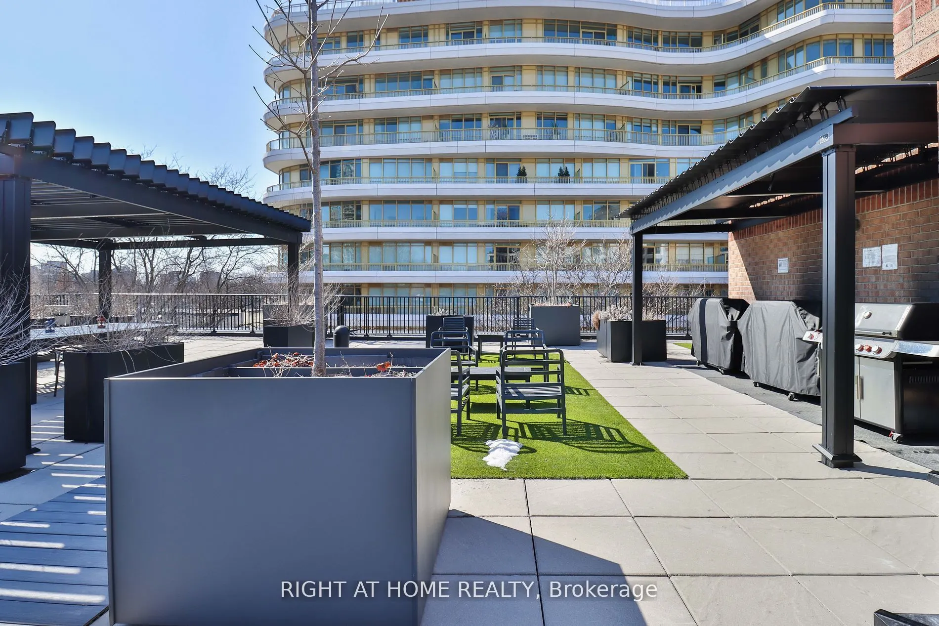 225 Davenport Road, #402