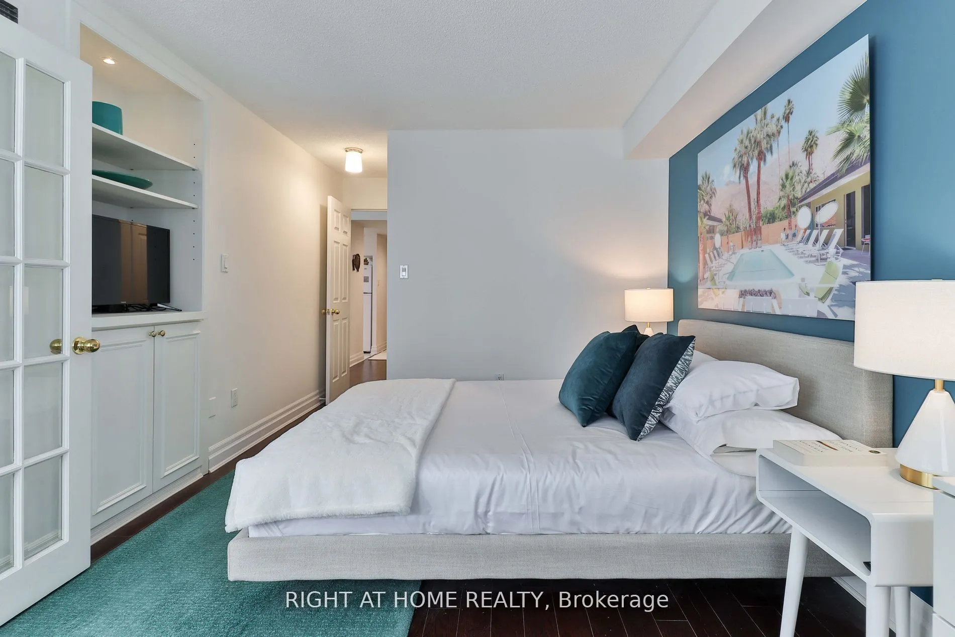 225 Davenport Road, #402
