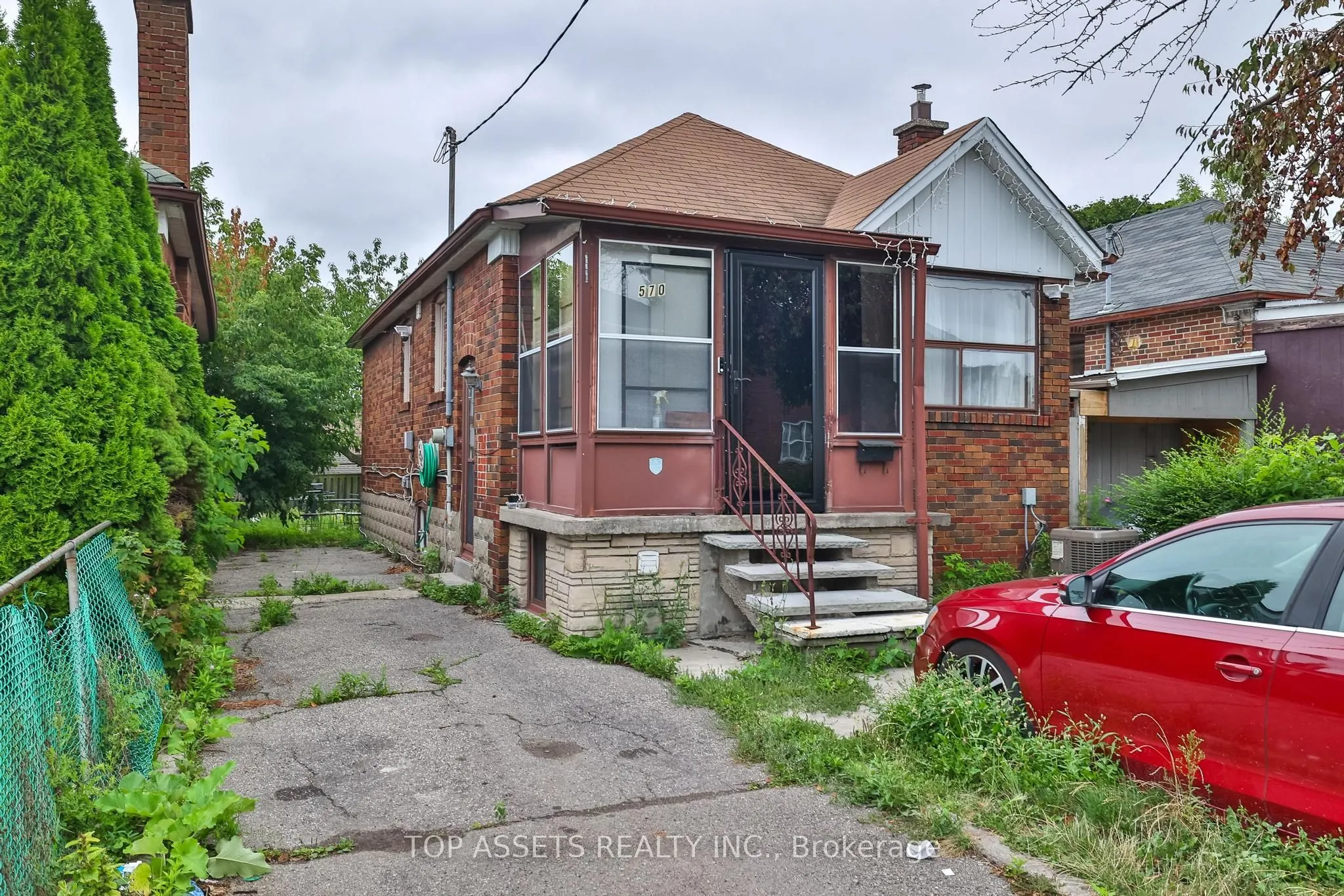570 (MAIN) Vaughan Road