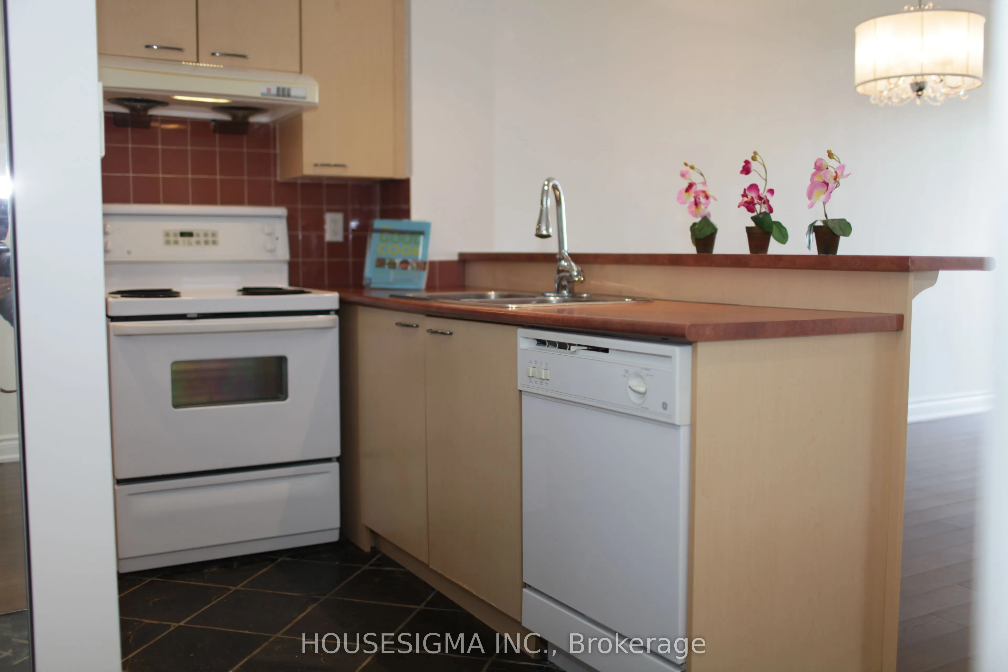 2 Clairtrell Road, #1208