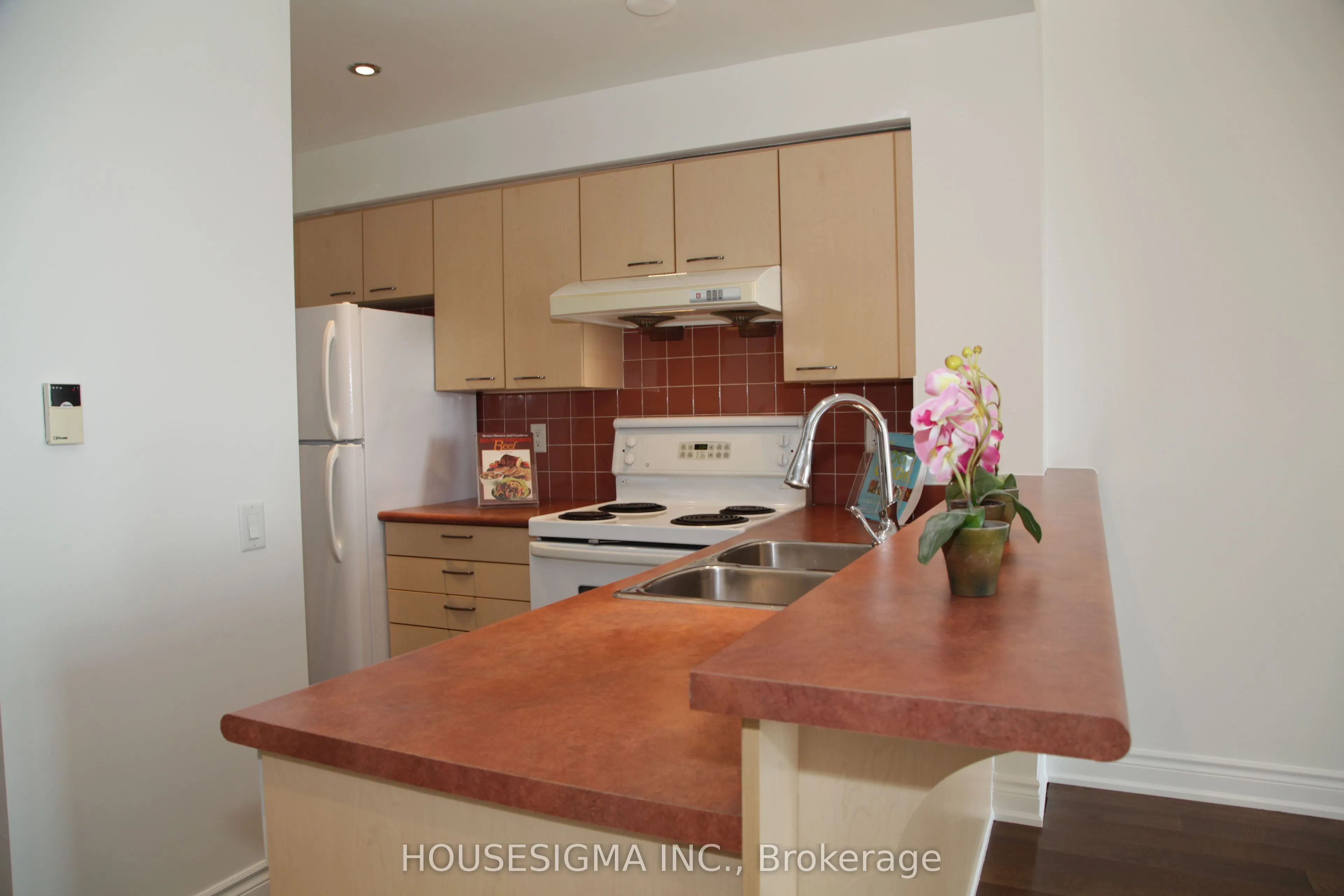 2 Clairtrell Road, #1208