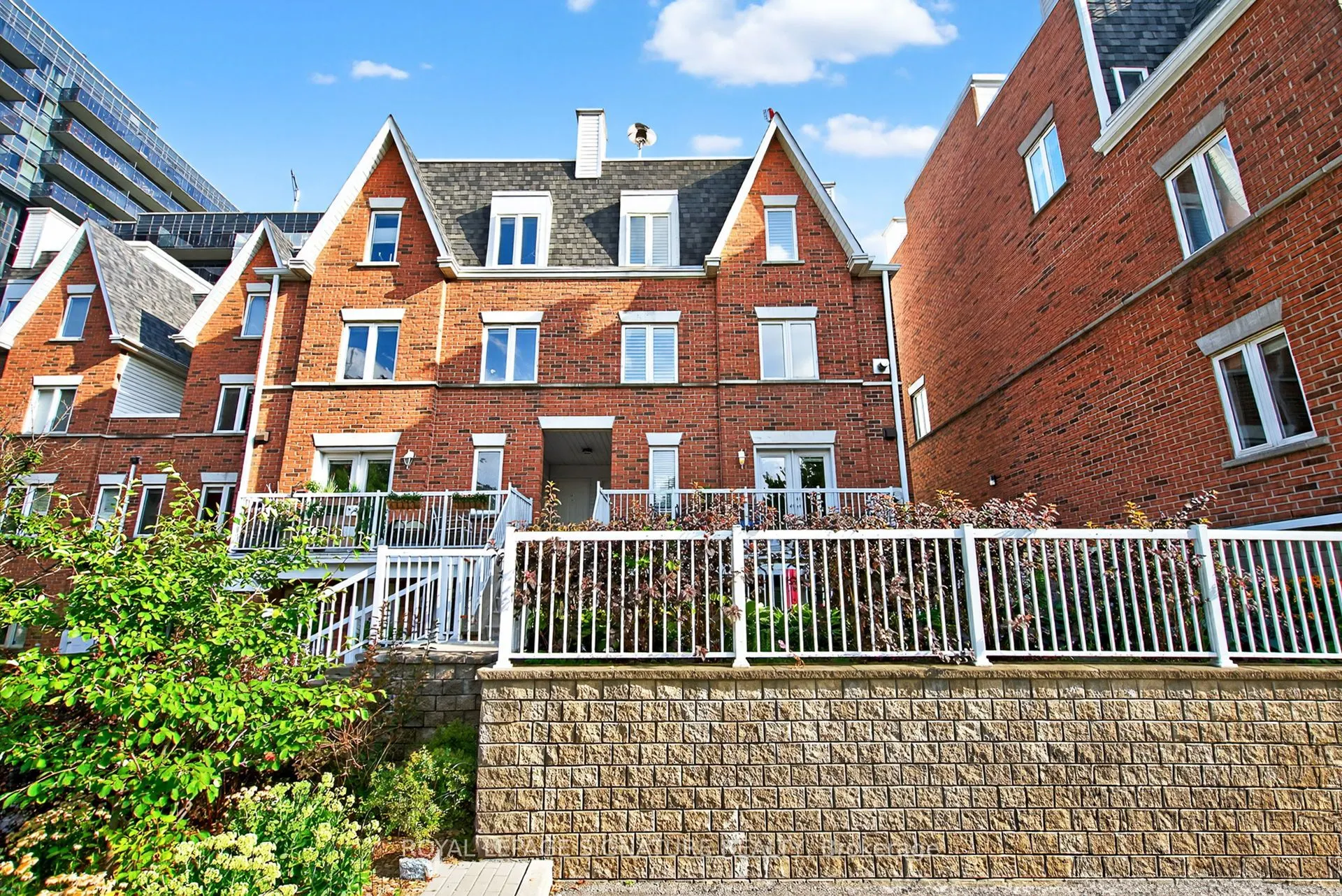 12 Sudbury Street, #411