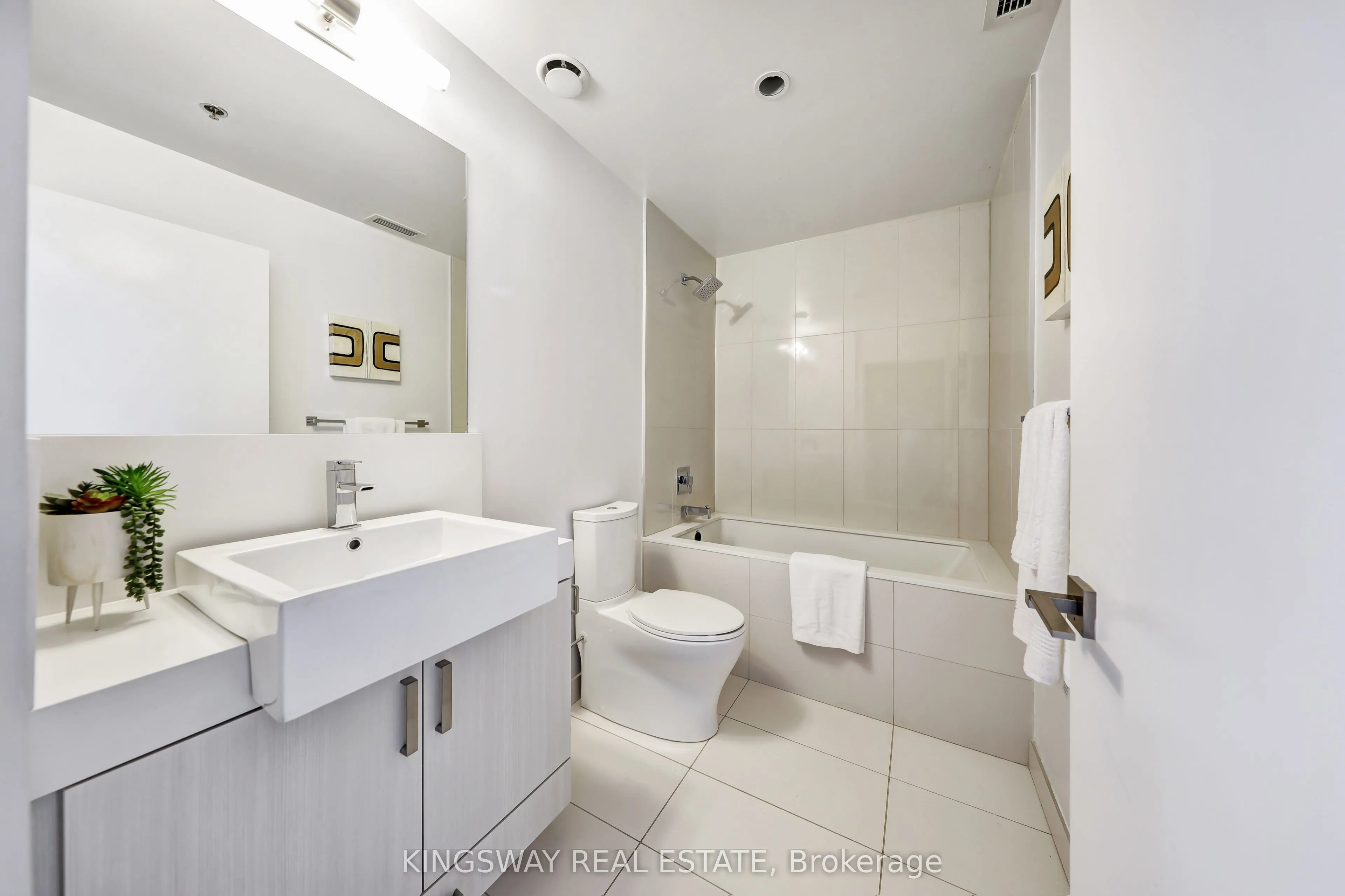 15 Beverley Street, #303