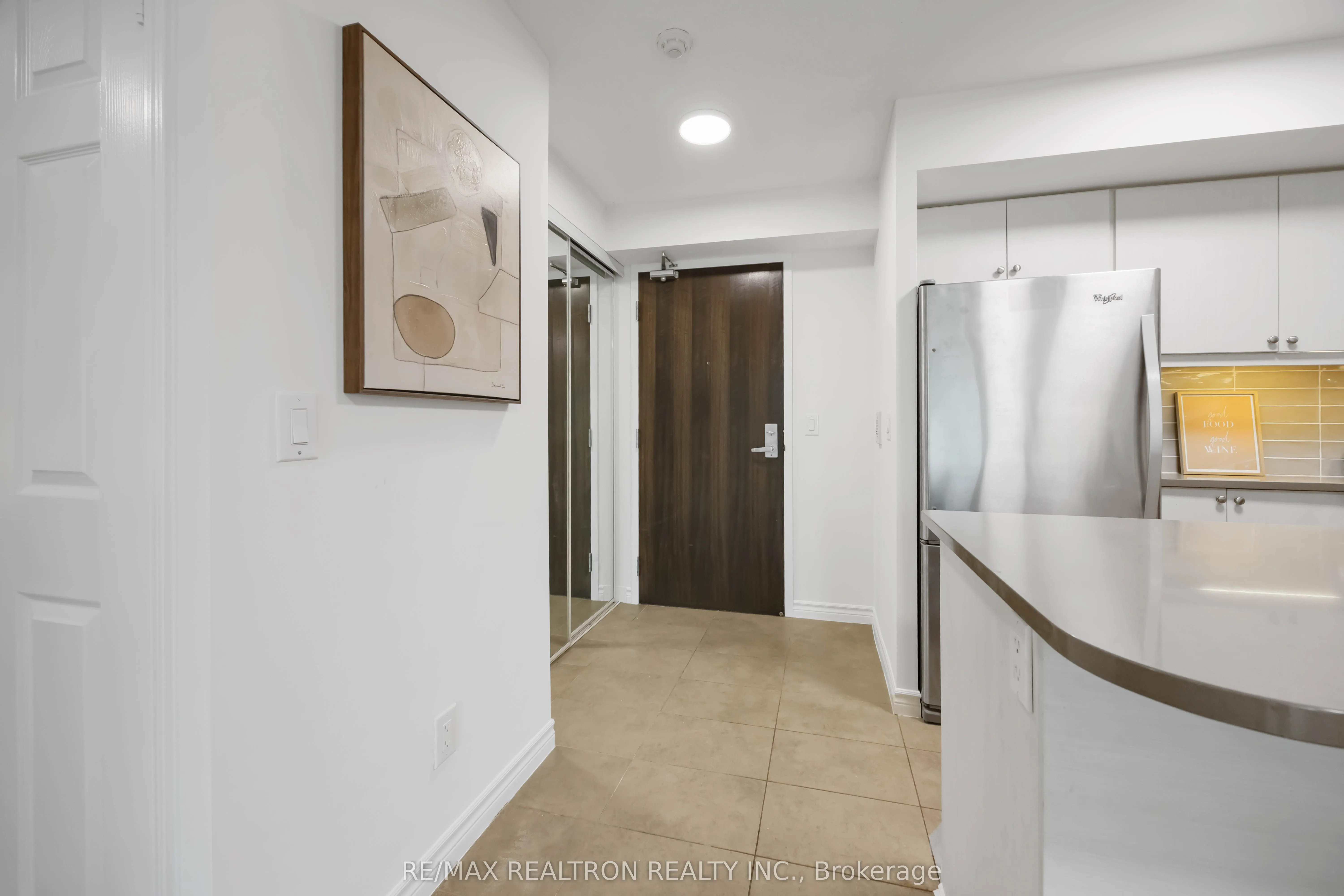25 Lower Simcoe Street, #525