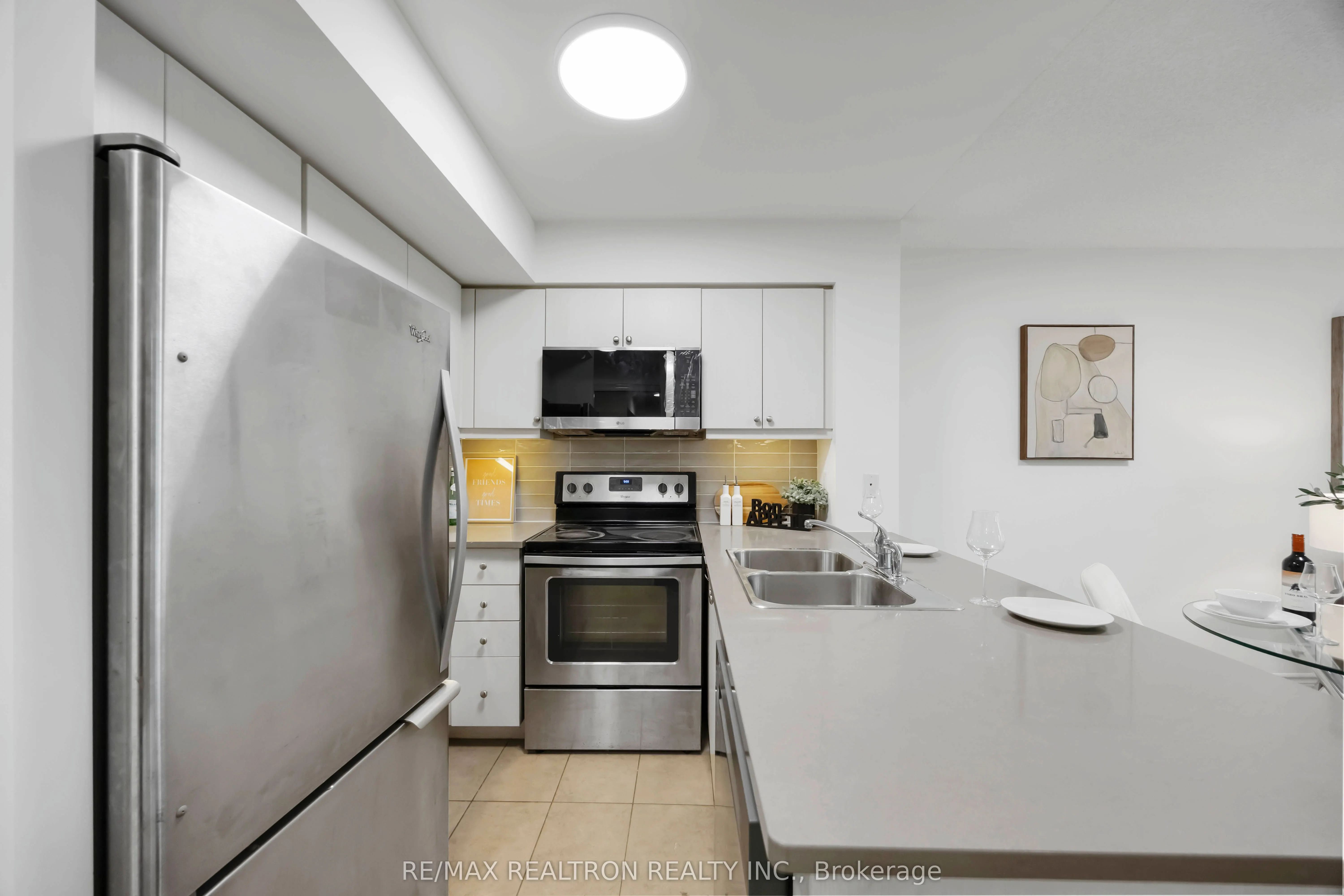 25 Lower Simcoe Street, #525
