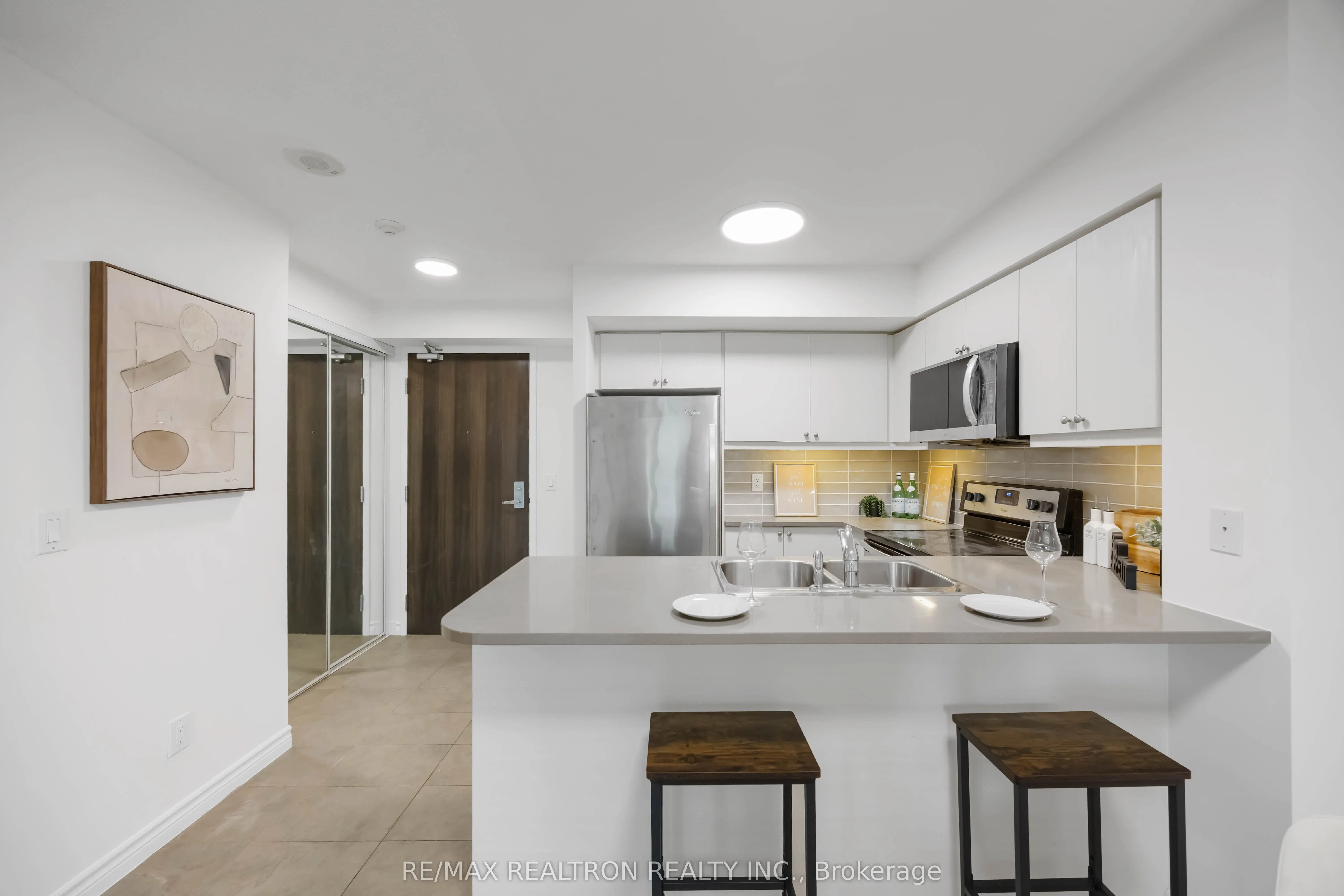 25 Lower Simcoe Street, #525