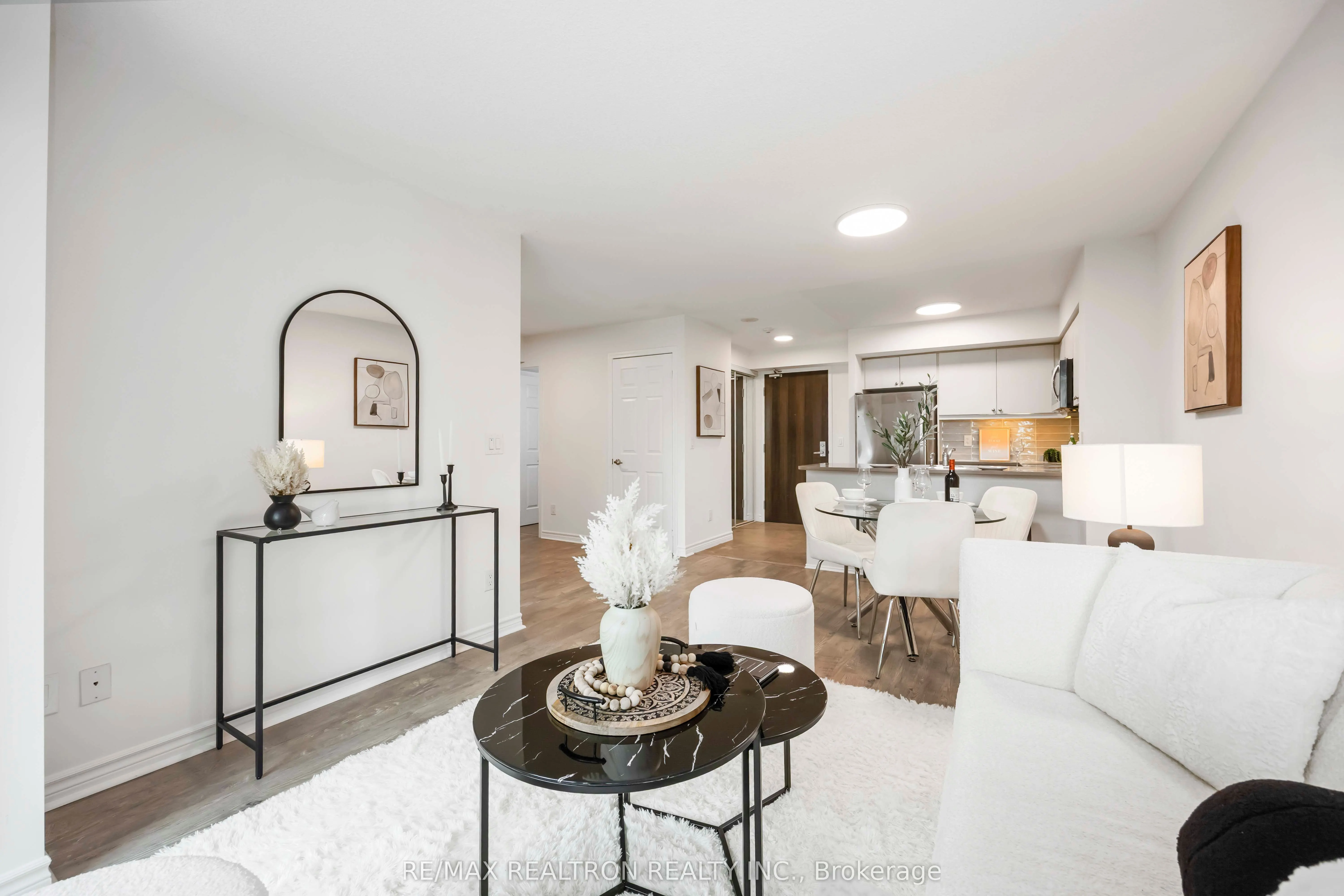25 Lower Simcoe Street, #525