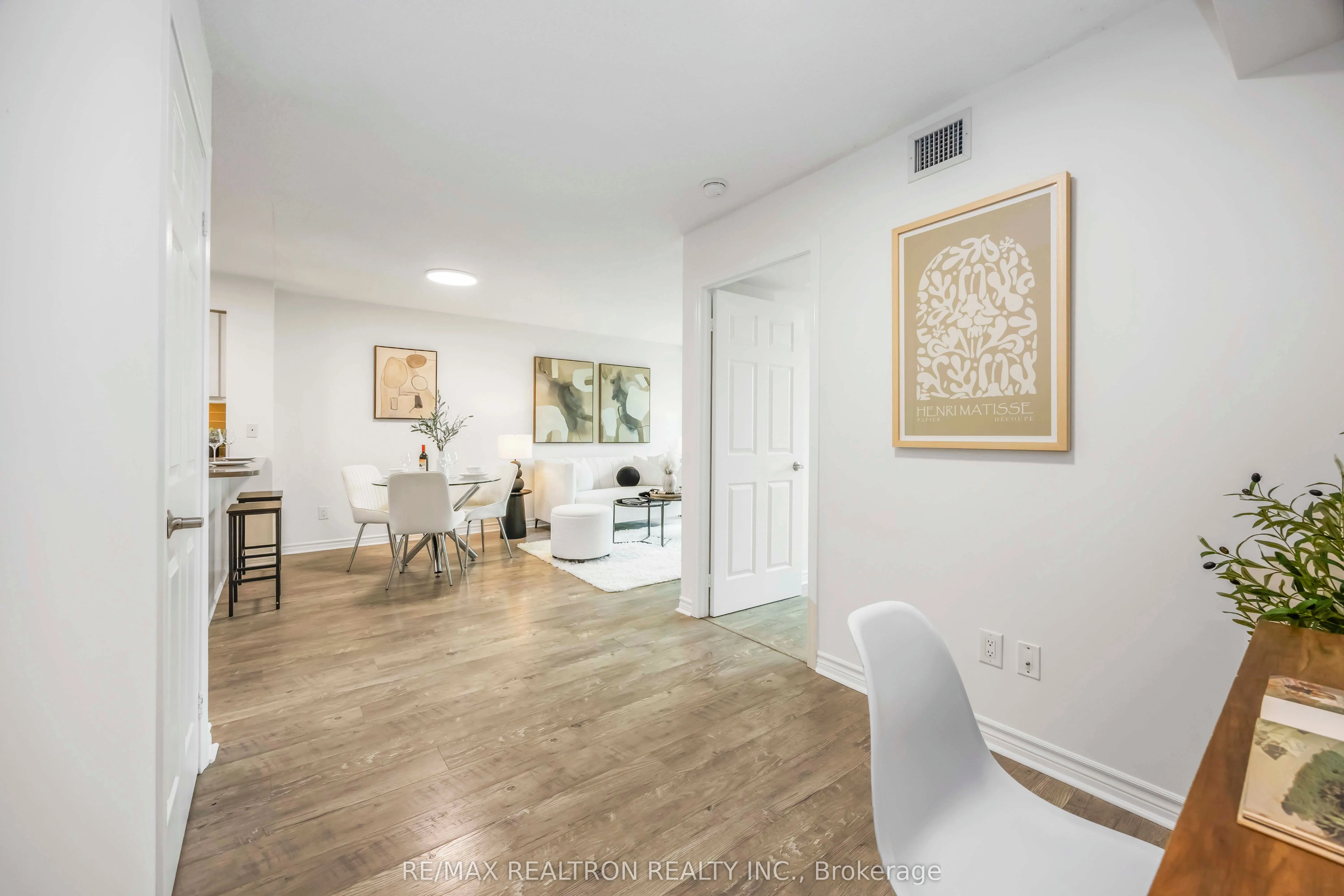 25 Lower Simcoe Street, #525