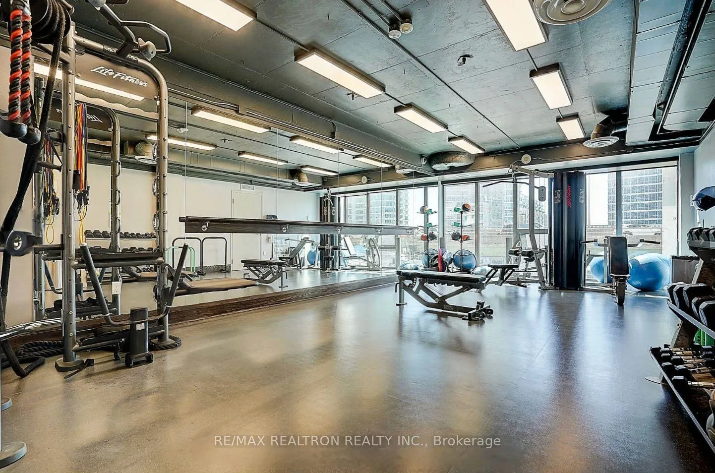 25 Lower Simcoe Street, #525