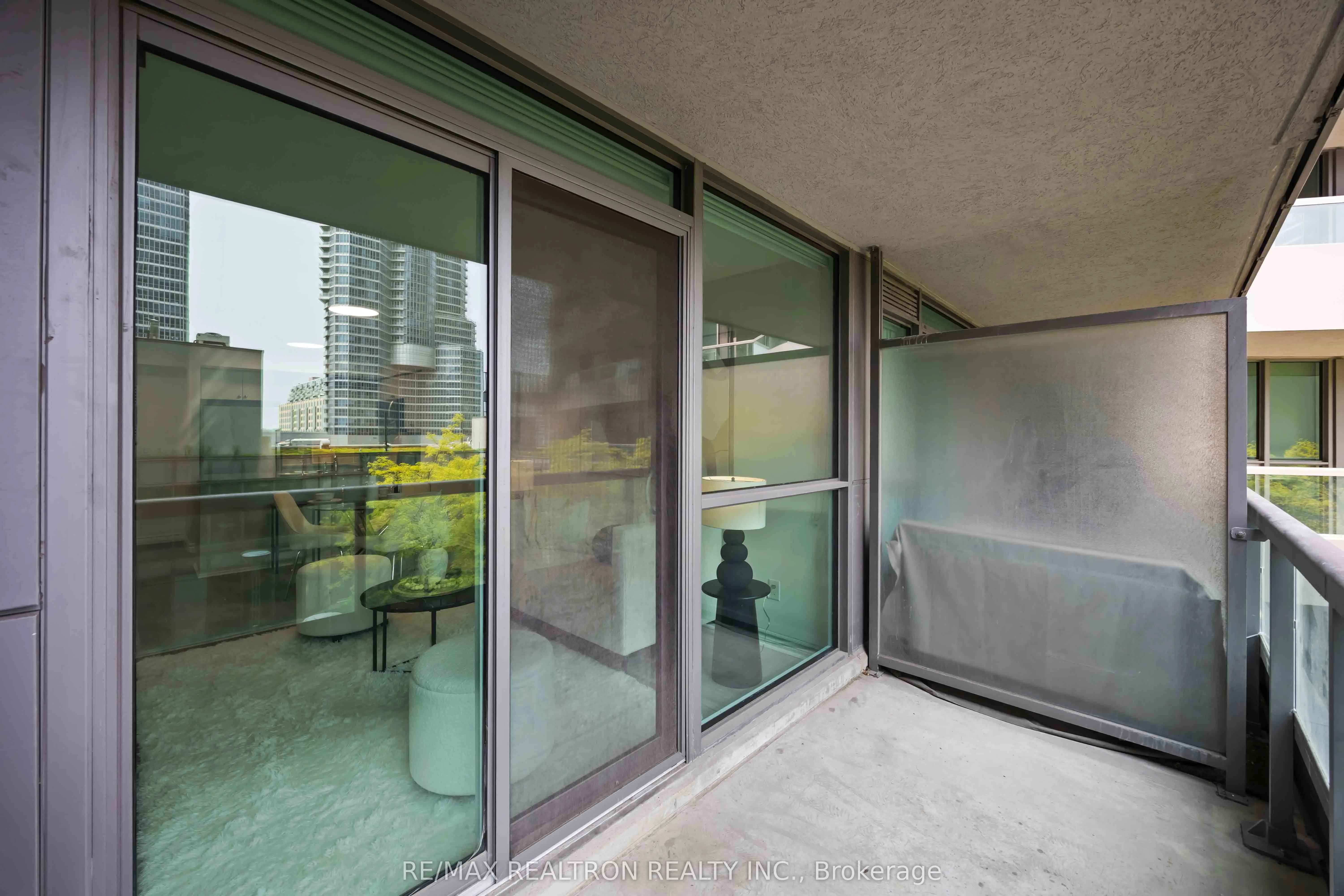 25 Lower Simcoe Street, #525