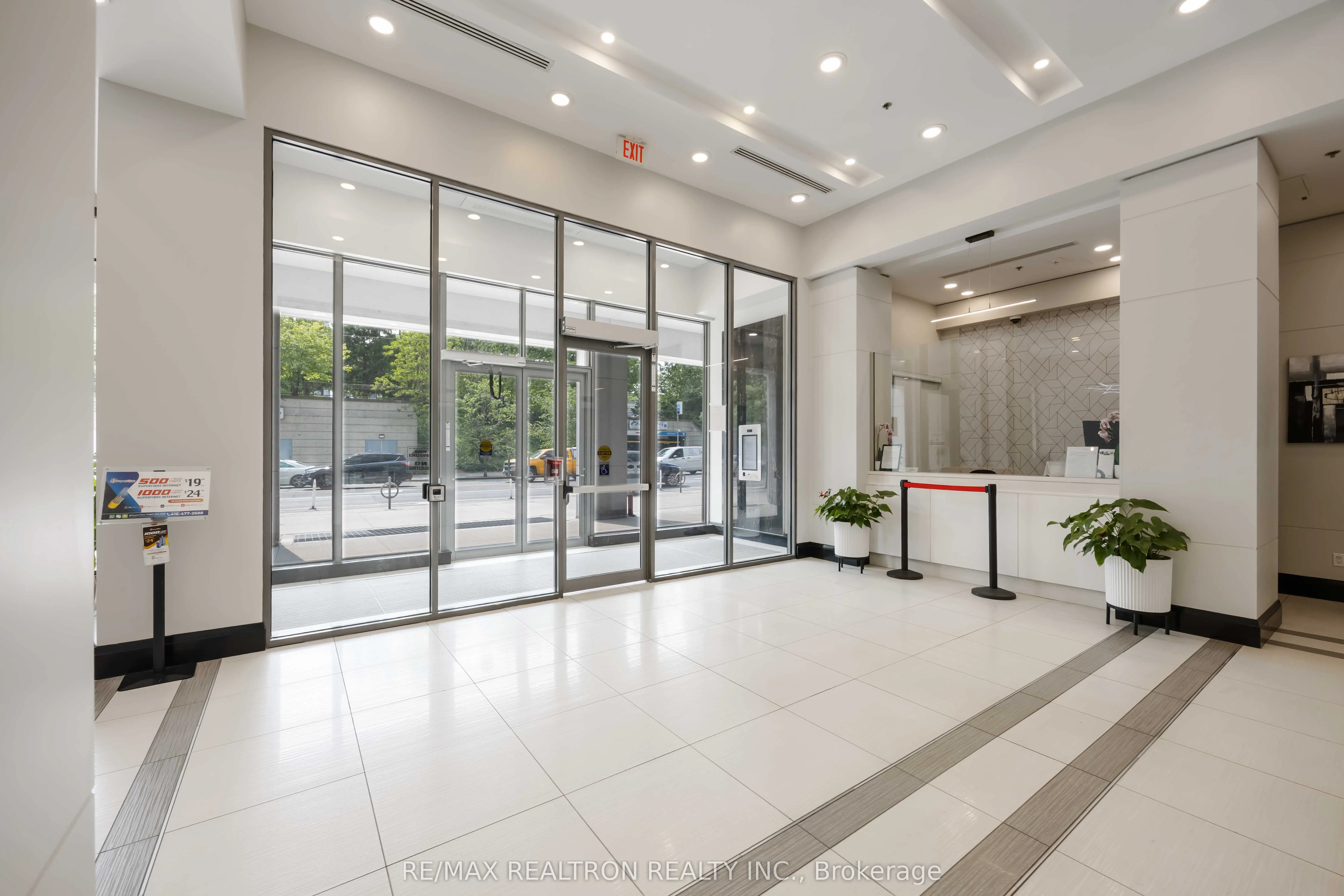 25 Lower Simcoe Street, #525