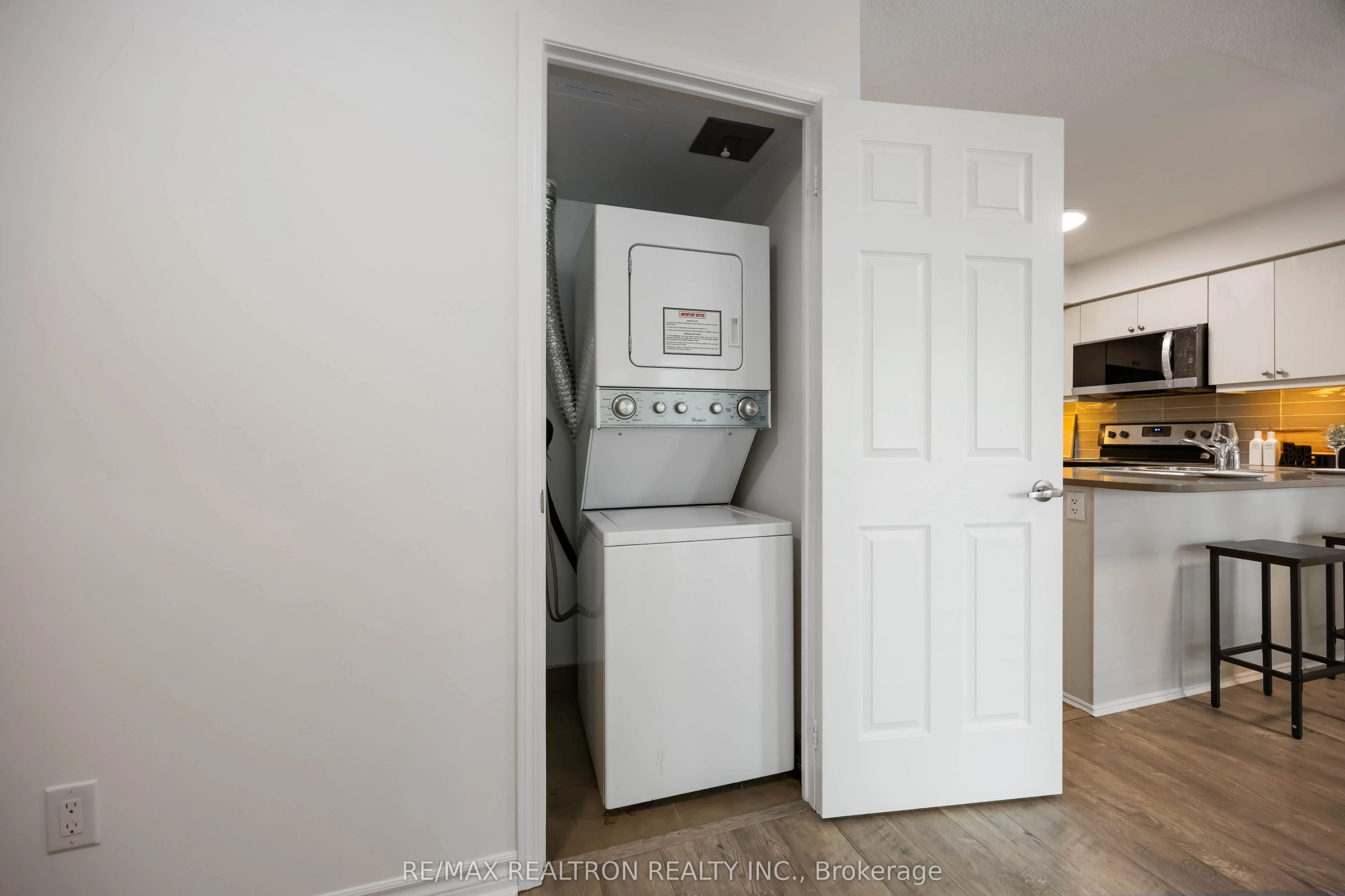 25 Lower Simcoe Street, #525