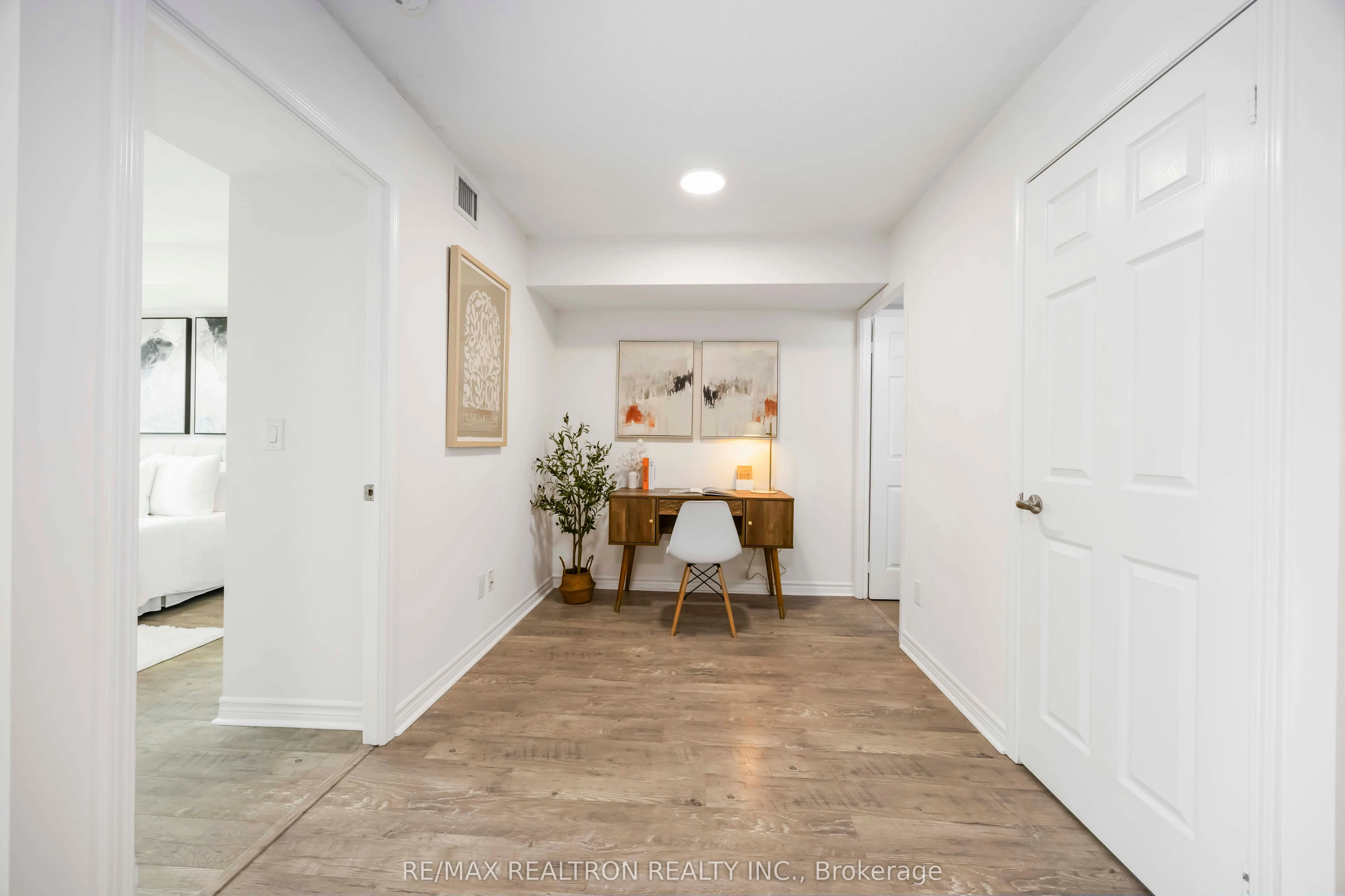 25 Lower Simcoe Street, #525