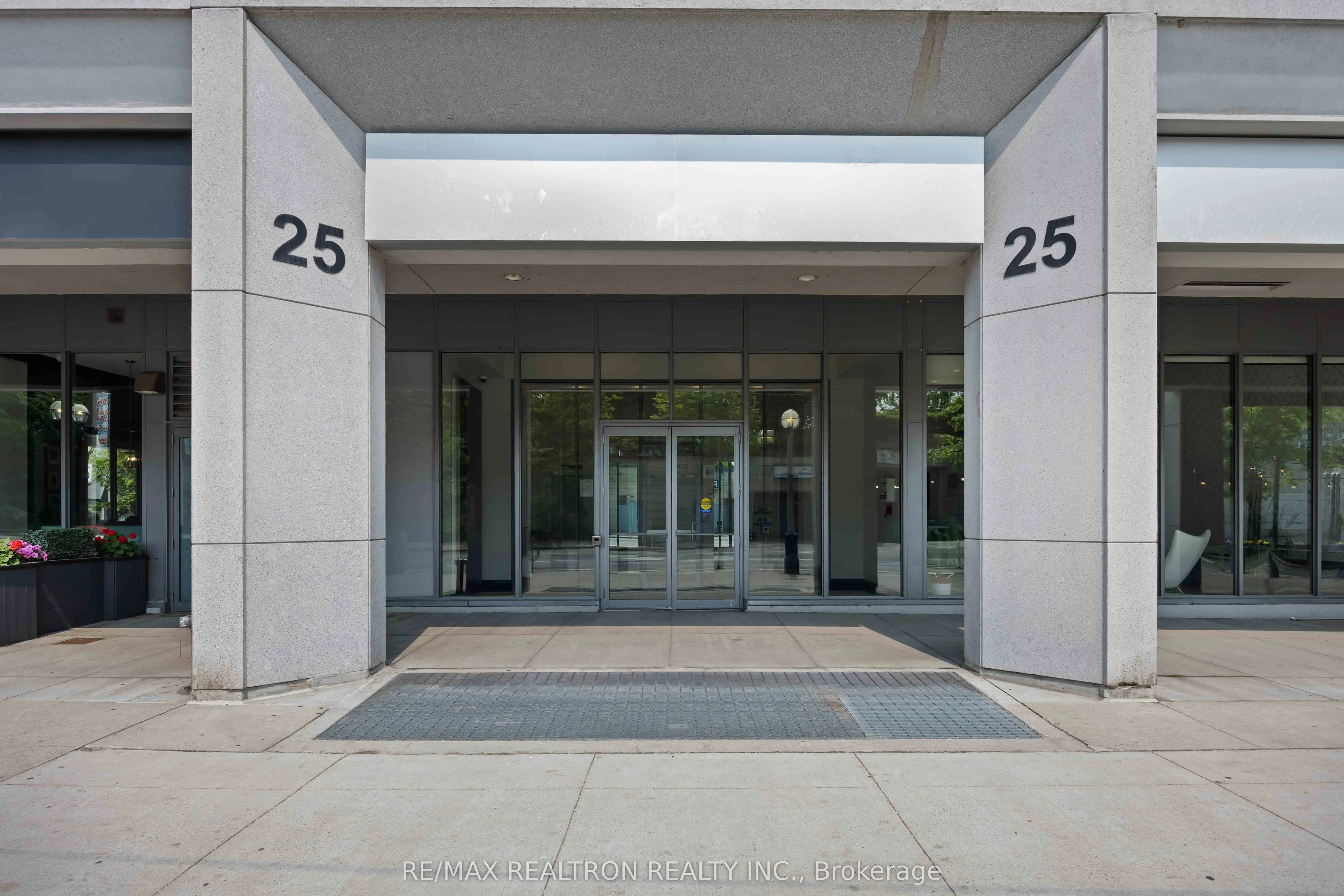 25 Lower Simcoe Street, #525