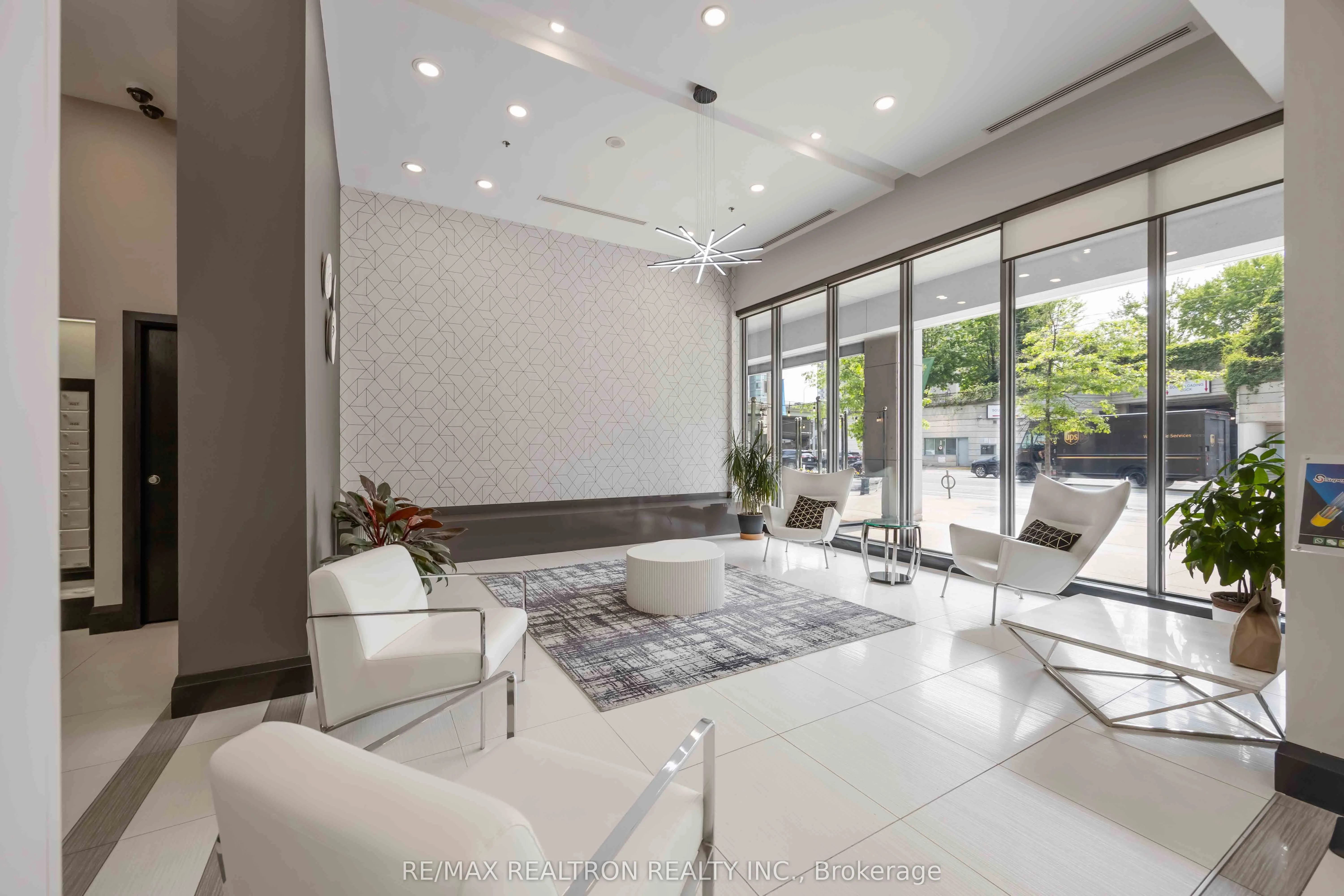 25 Lower Simcoe Street, #525