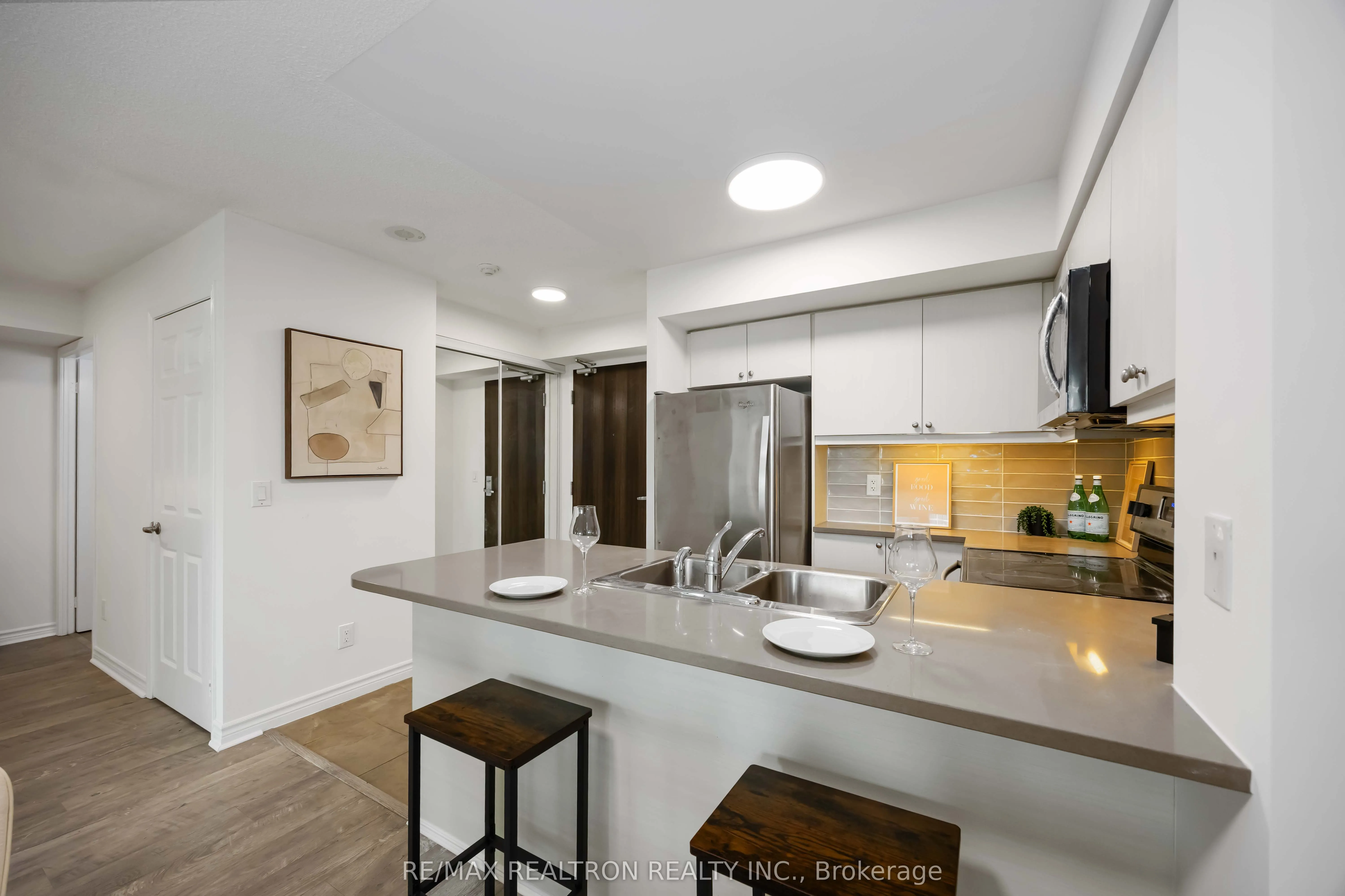 25 Lower Simcoe Street, #525