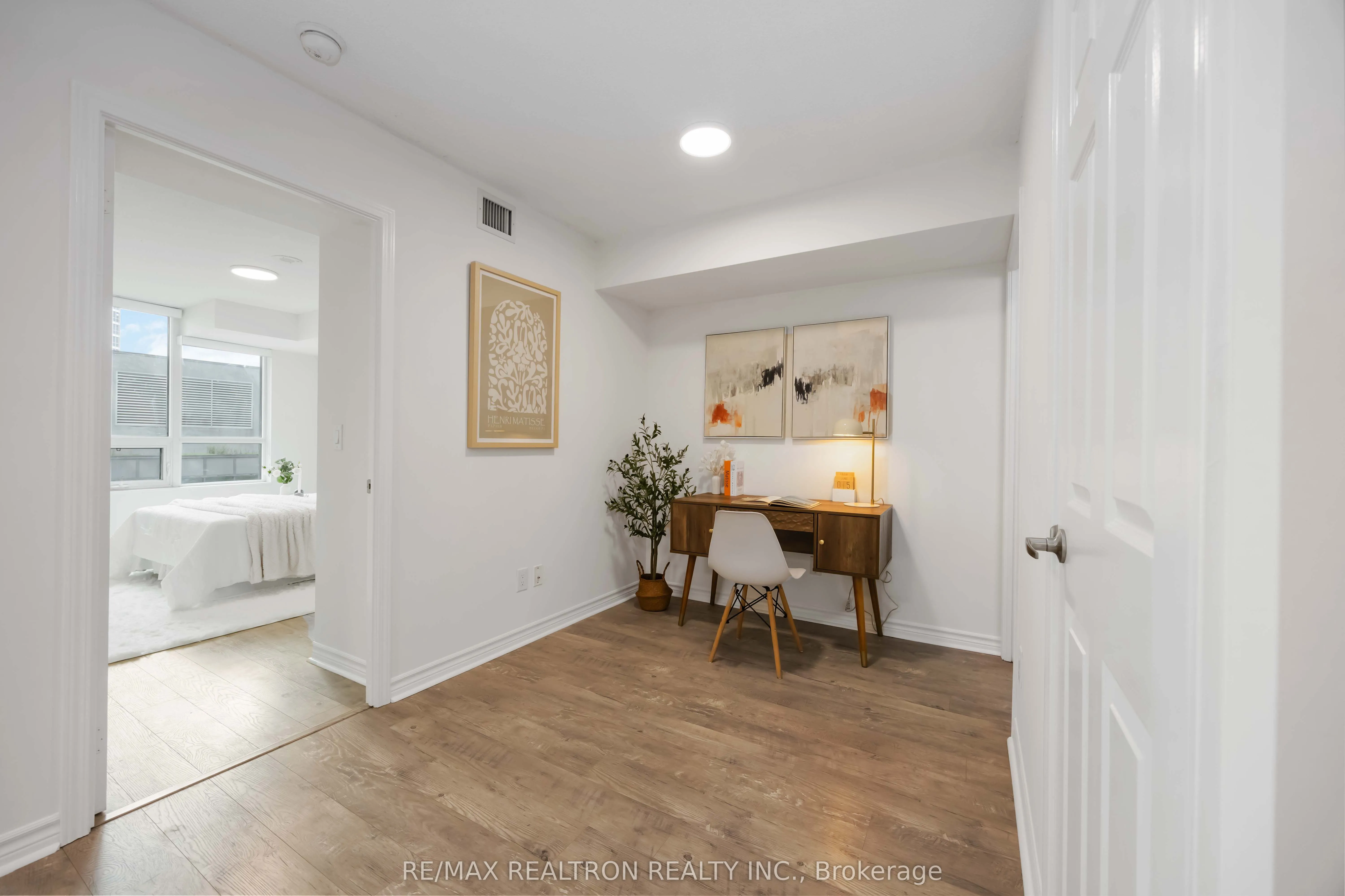 25 Lower Simcoe Street, #525