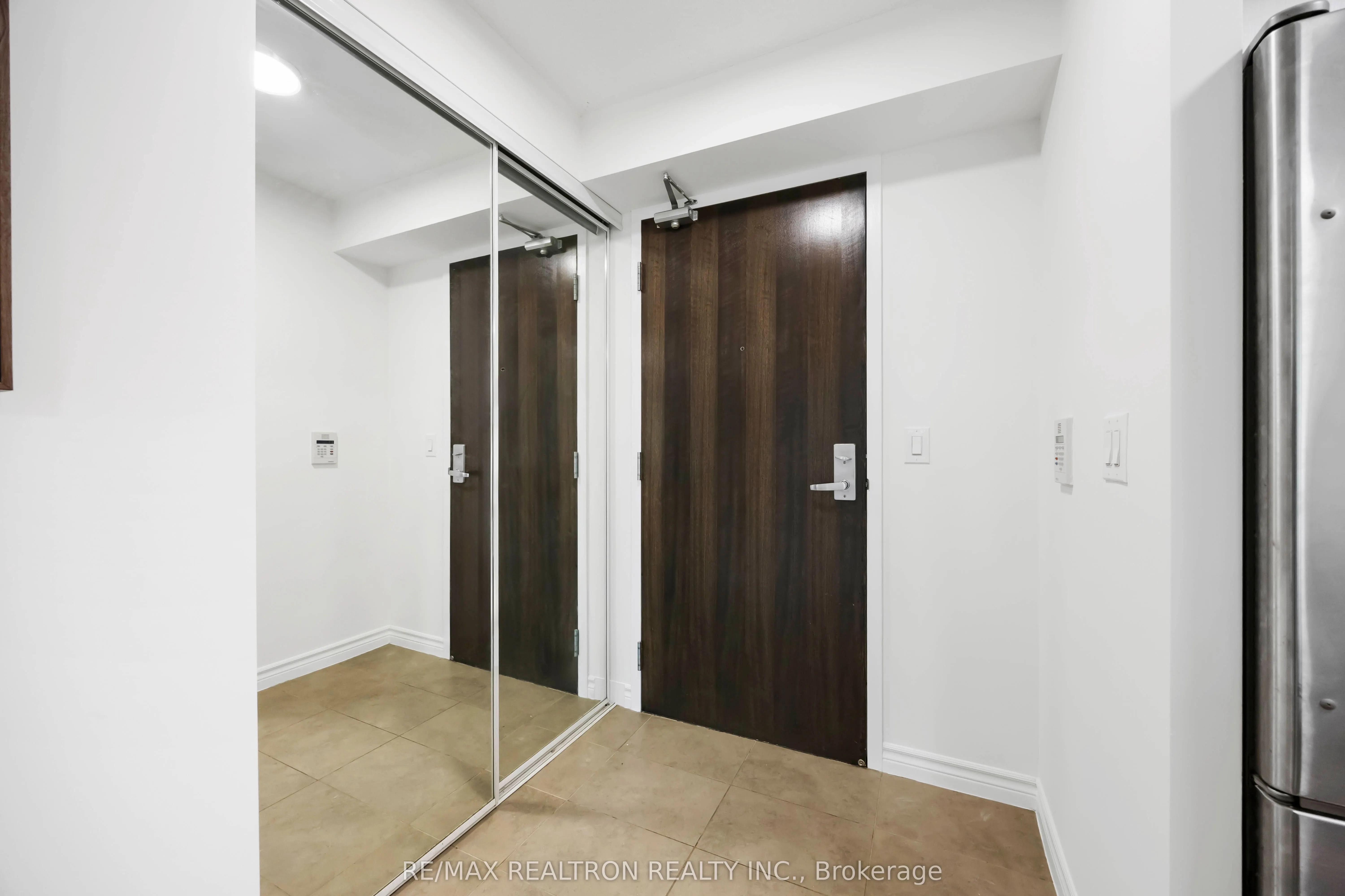 25 Lower Simcoe Street, #525