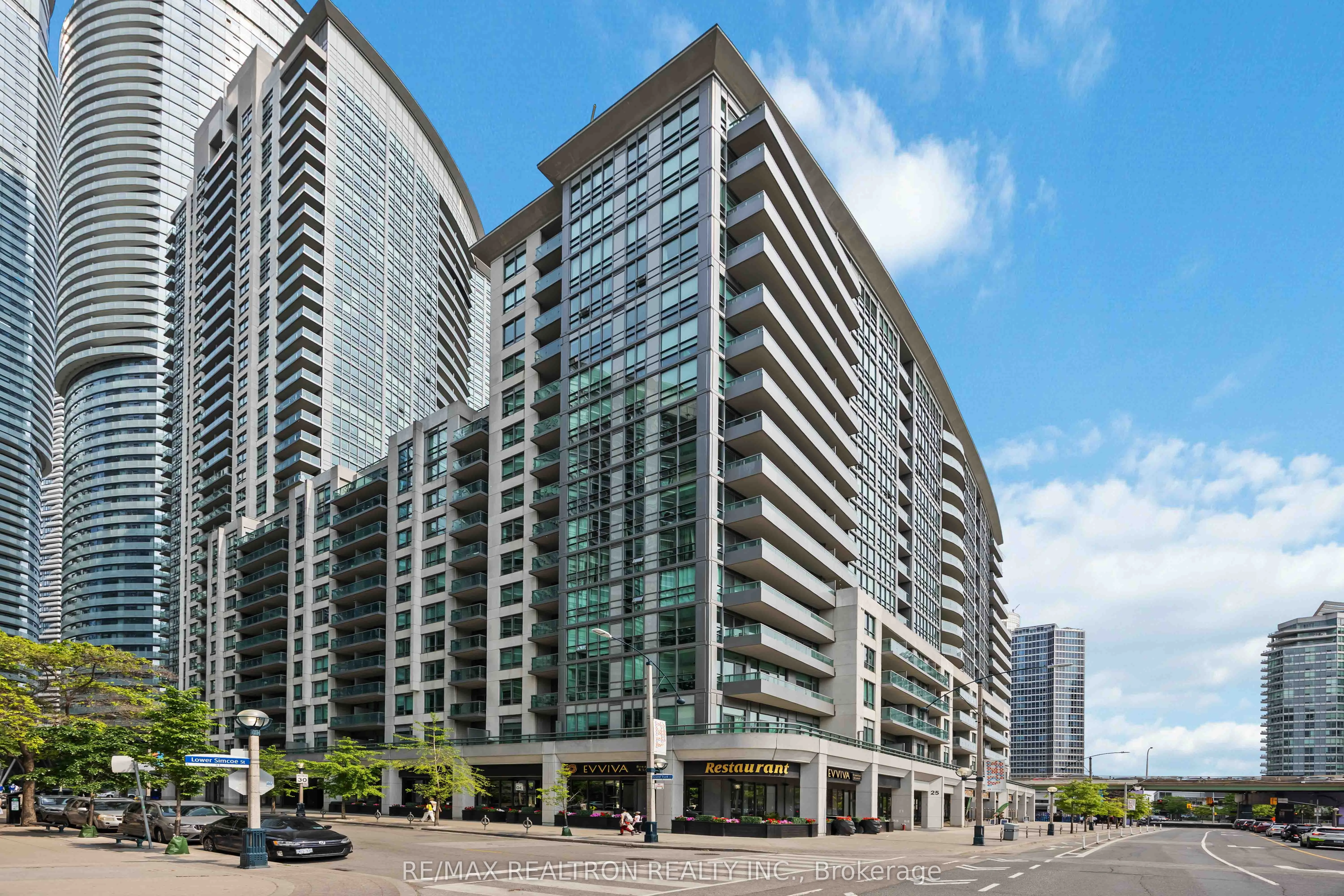 25 Lower Simcoe Street, #525