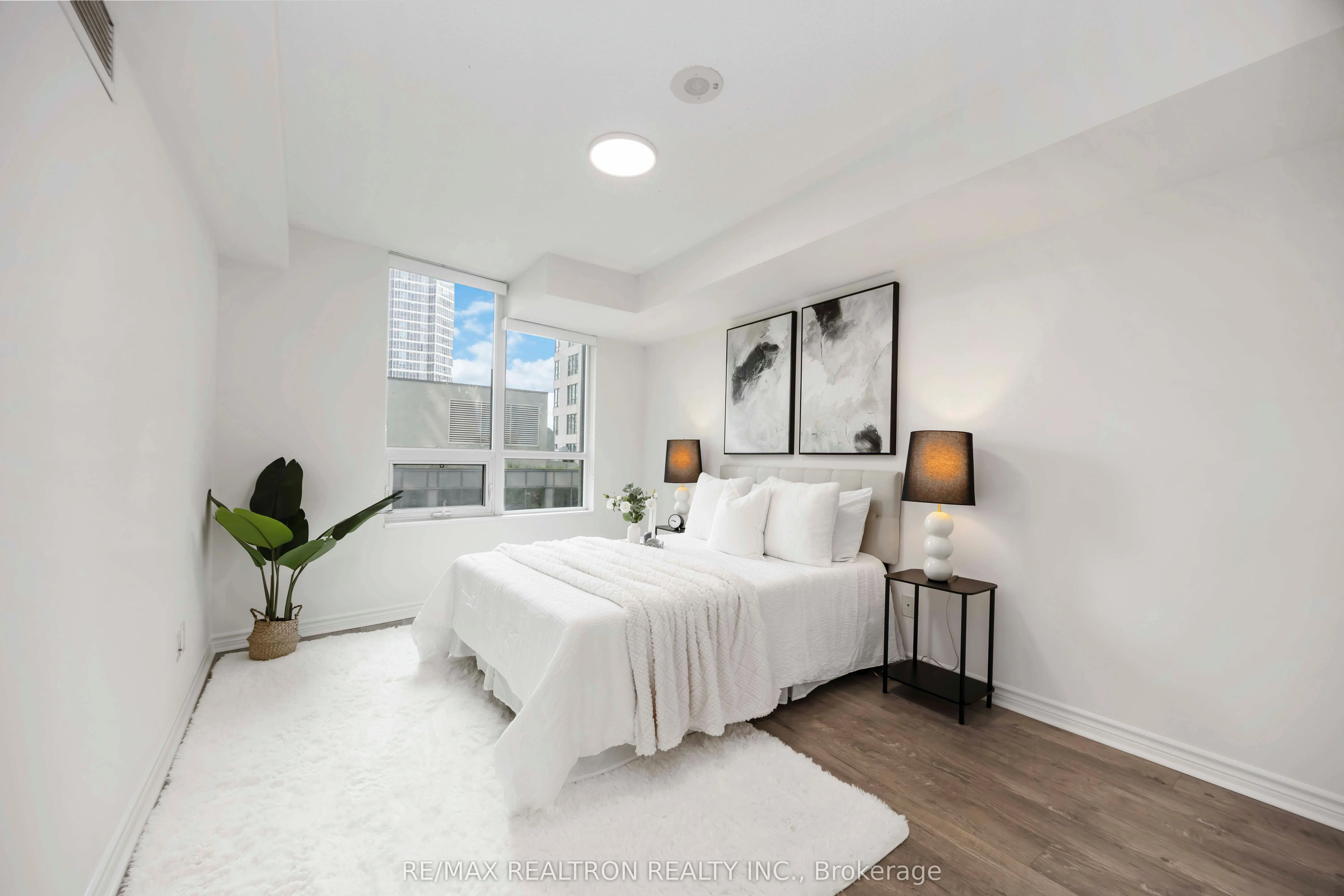 25 Lower Simcoe Street, #525
