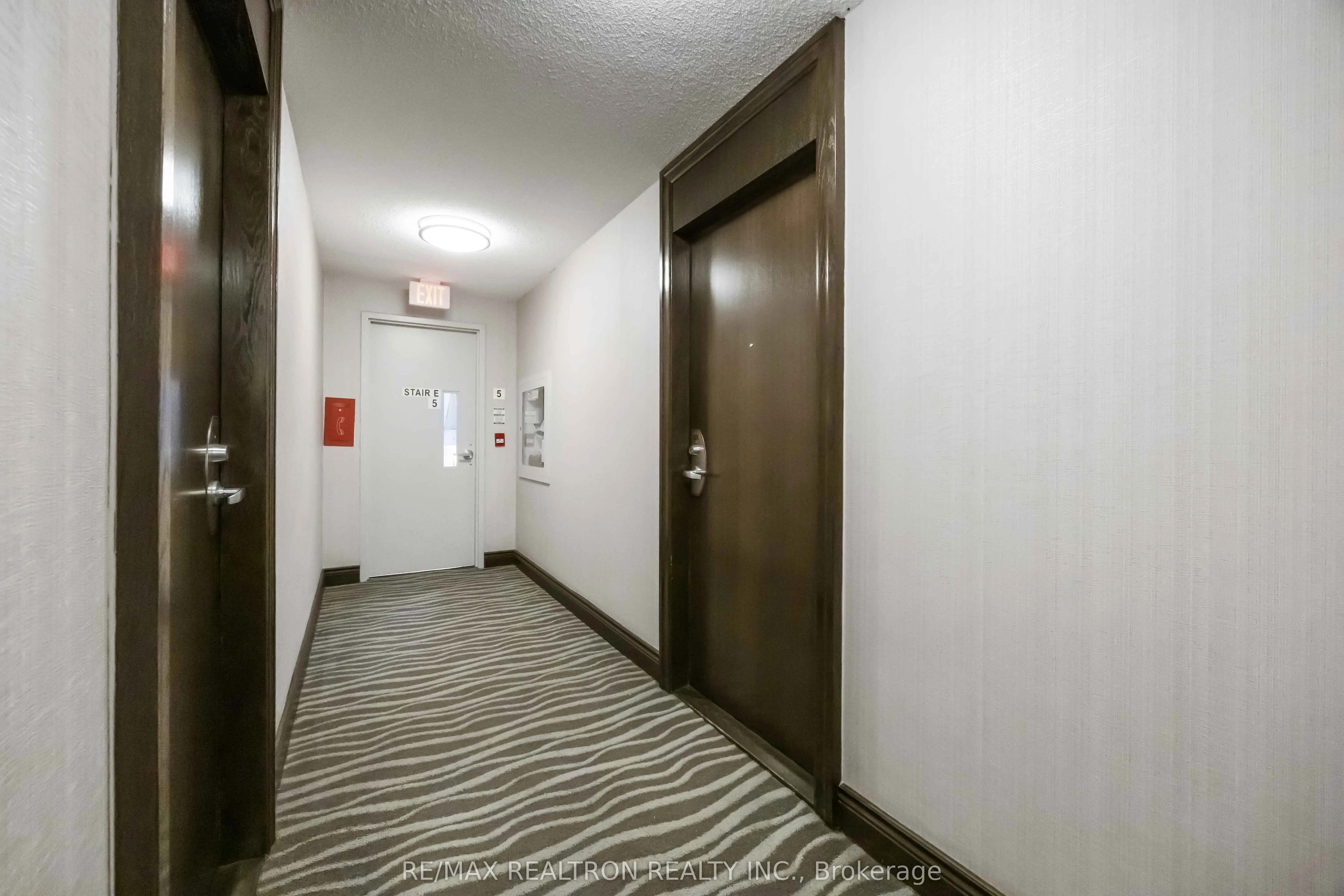 25 Lower Simcoe Street, #525