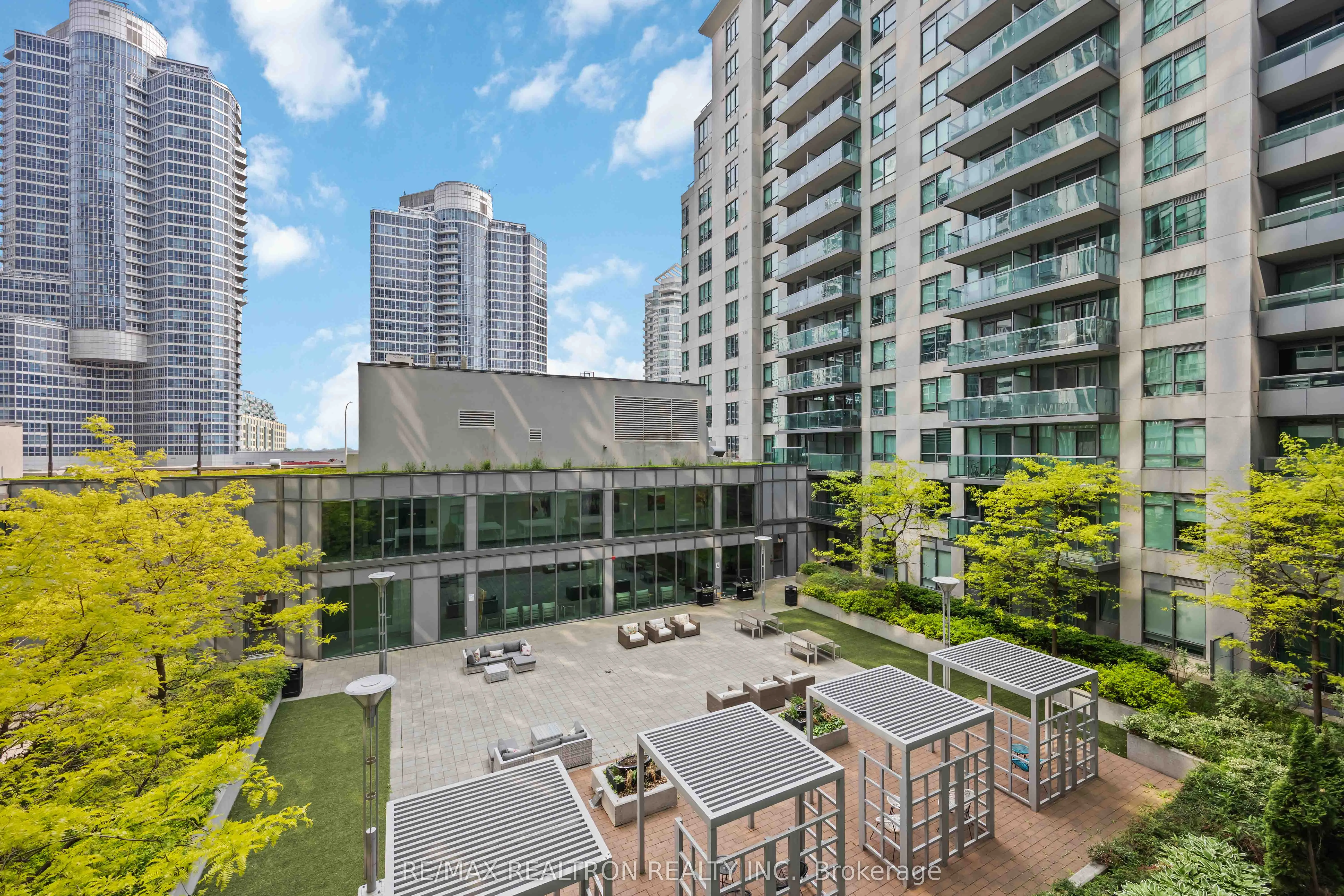 25 Lower Simcoe Street, #525
