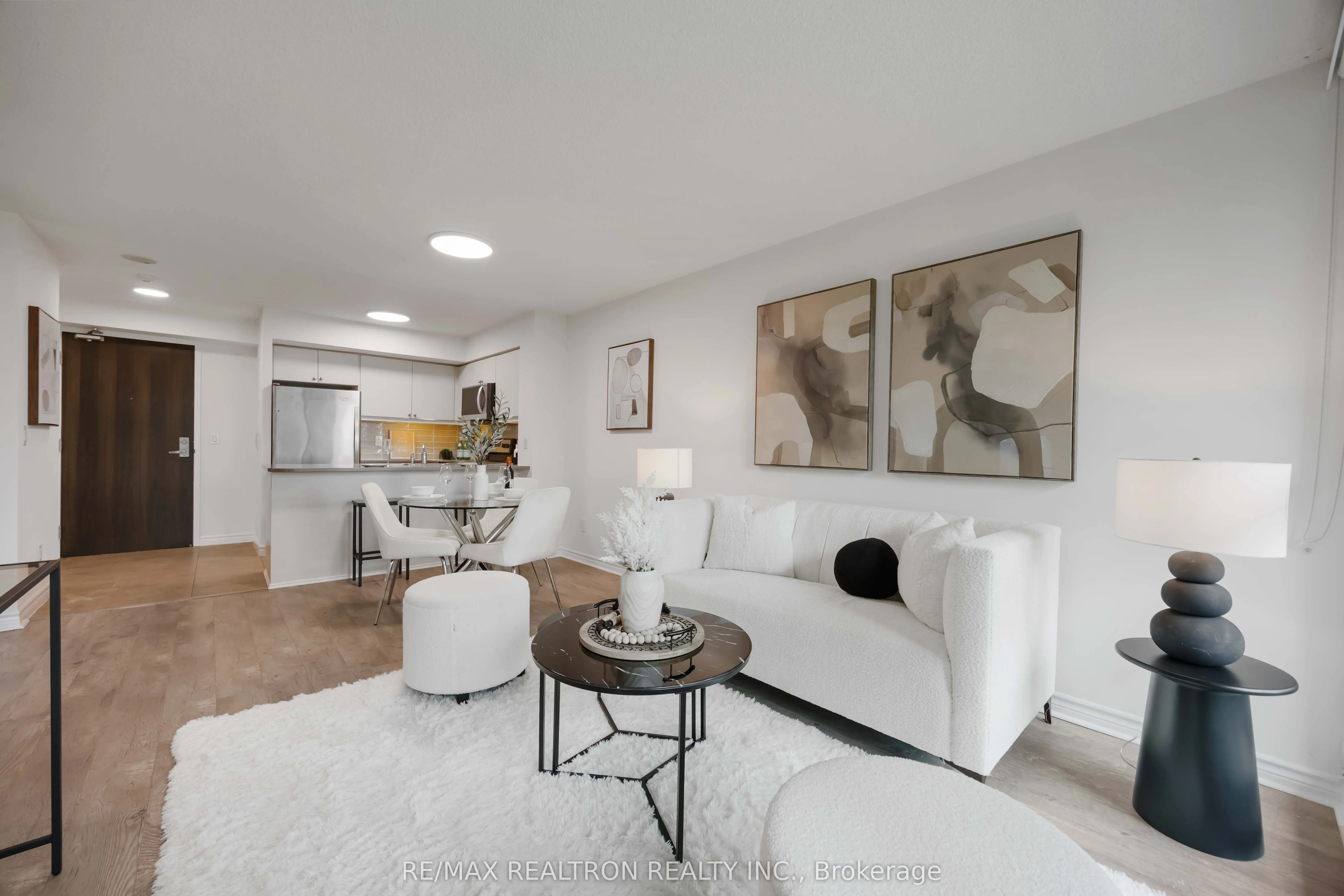25 Lower Simcoe Street, #525