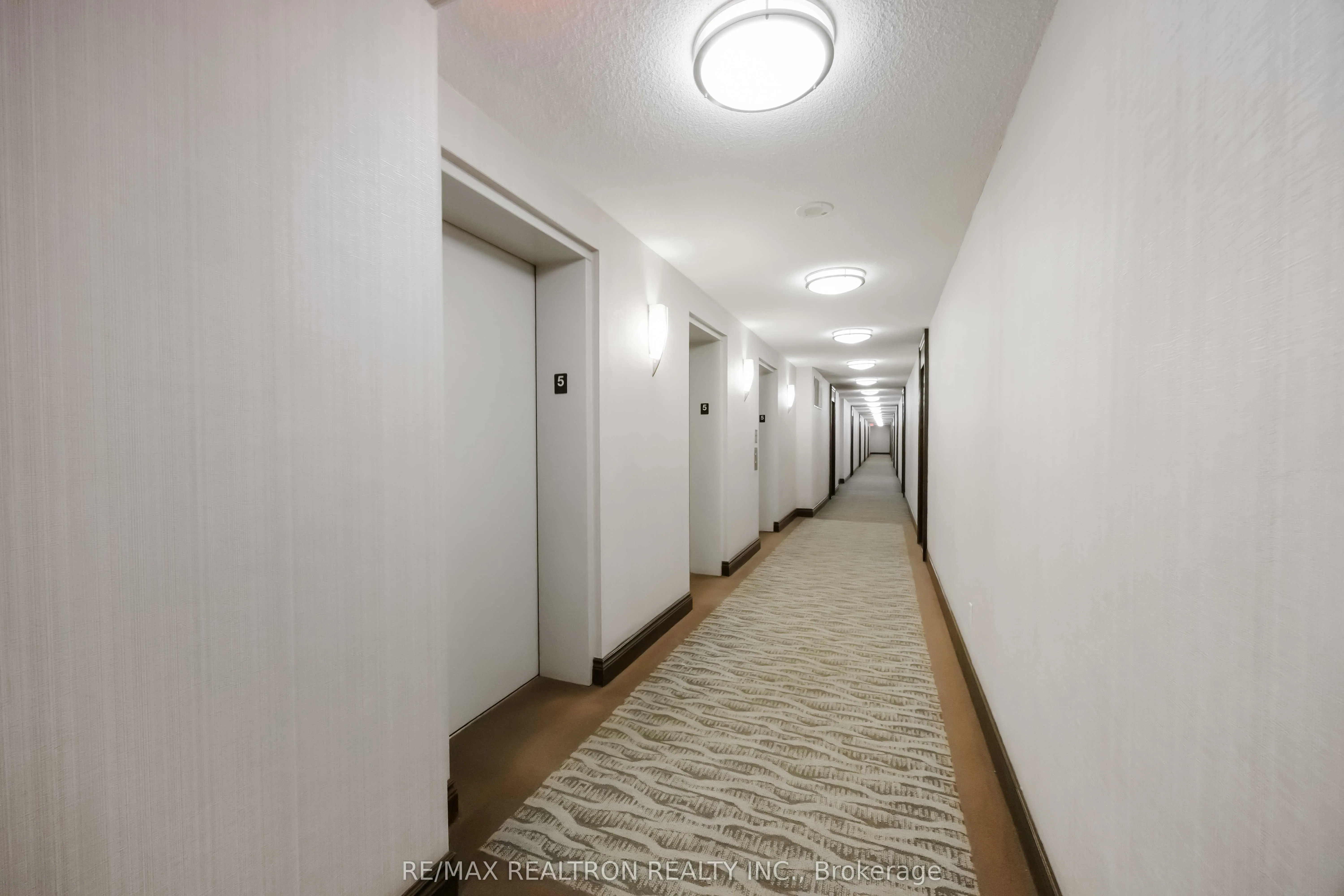 25 Lower Simcoe Street, #525