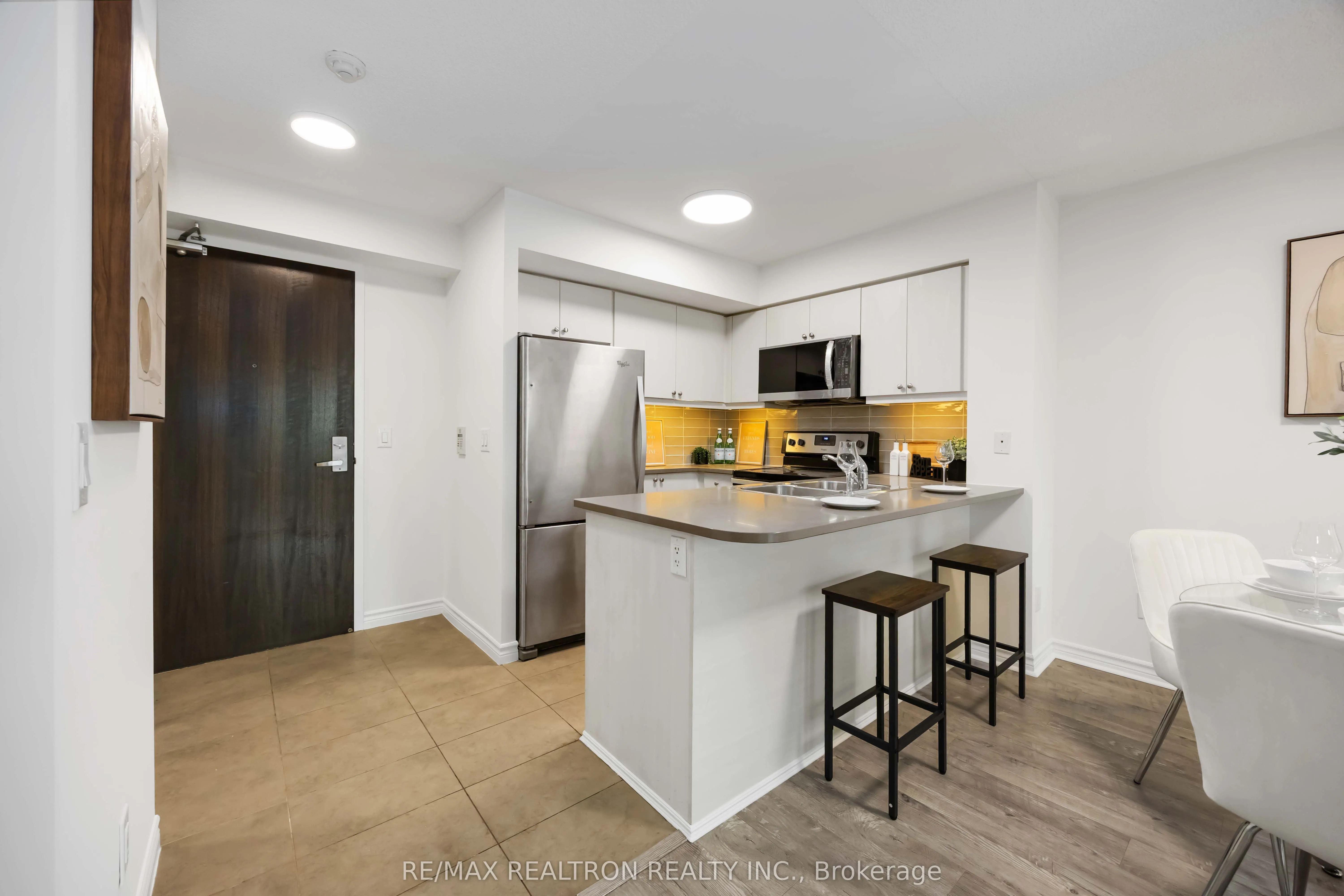 25 Lower Simcoe Street, #525