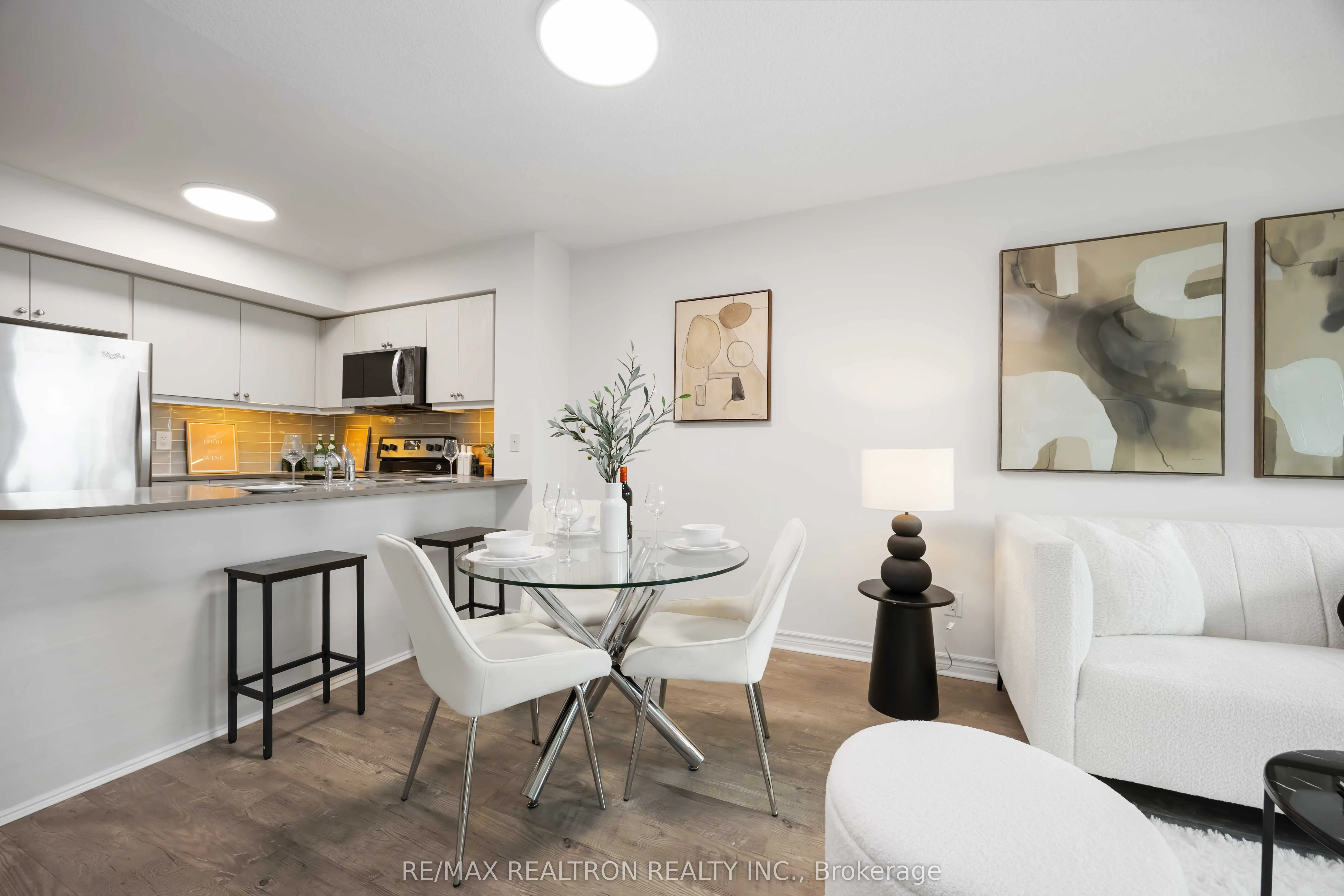 25 Lower Simcoe Street, #525