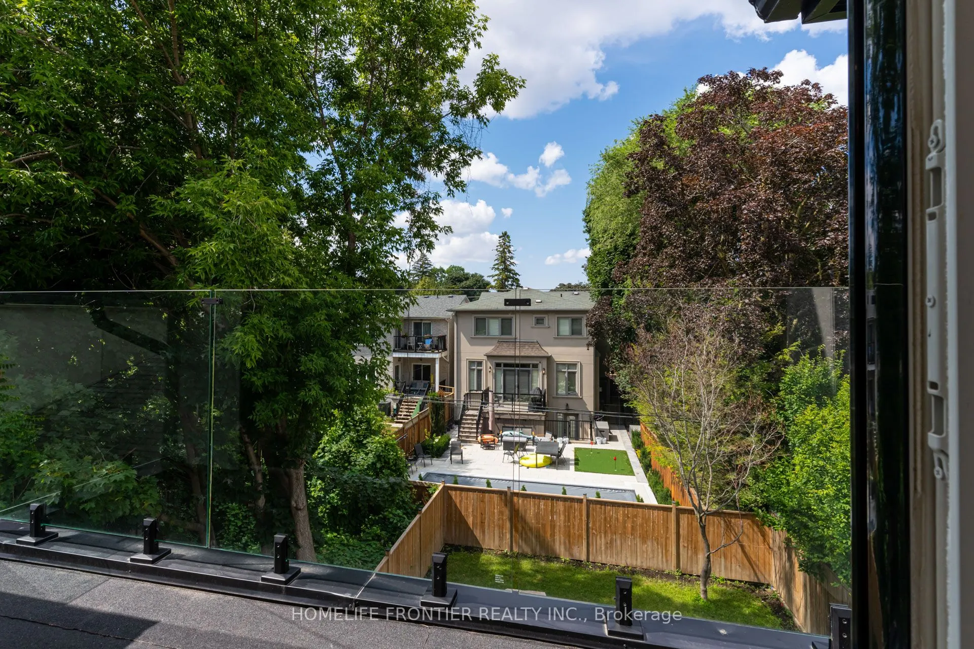 594 Broadway Avenue