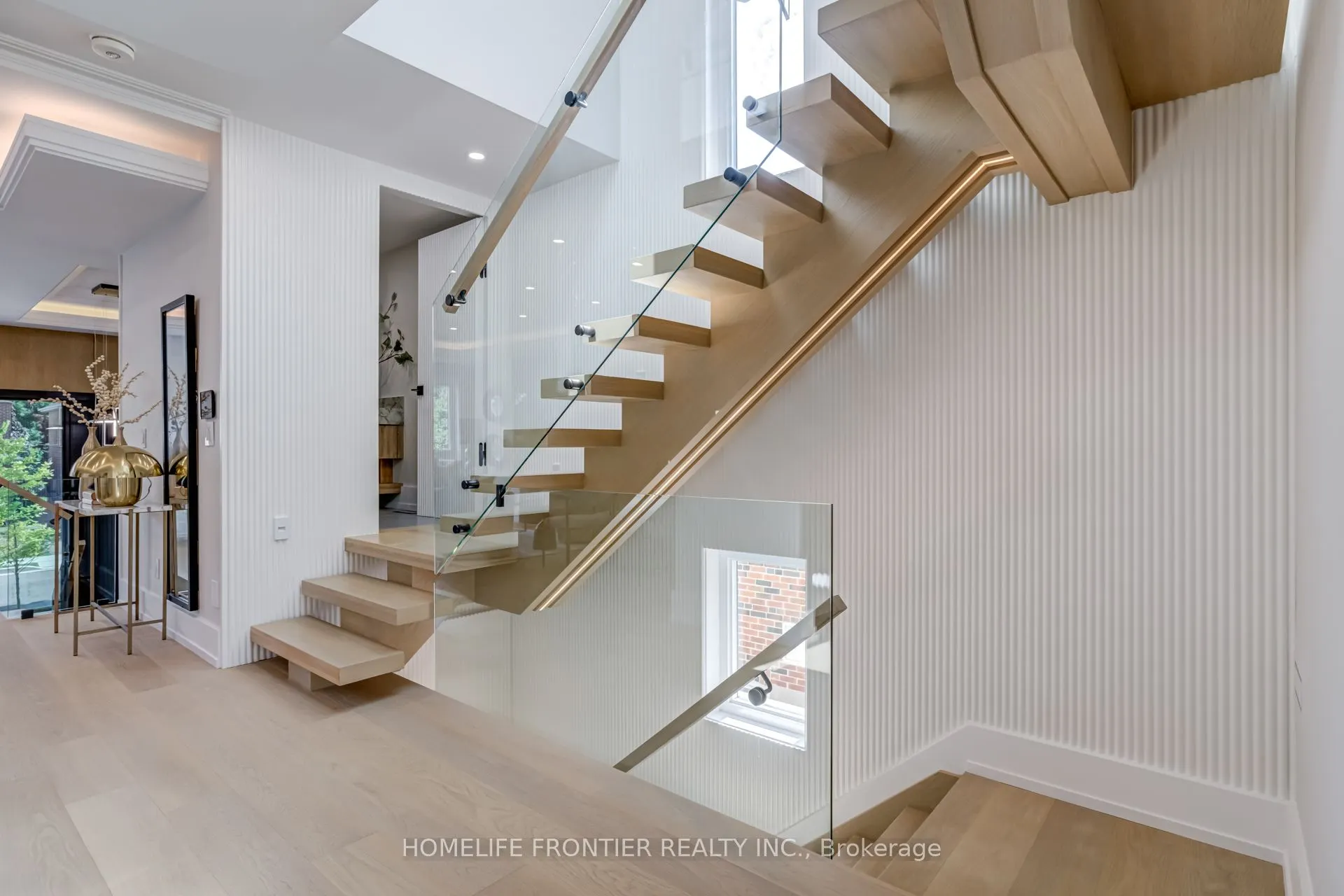594 Broadway Avenue