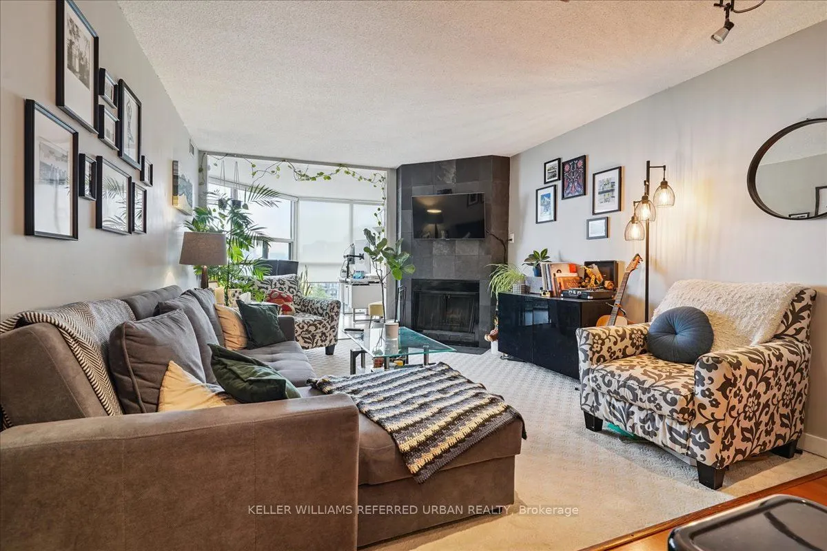 701 King Street W, #904