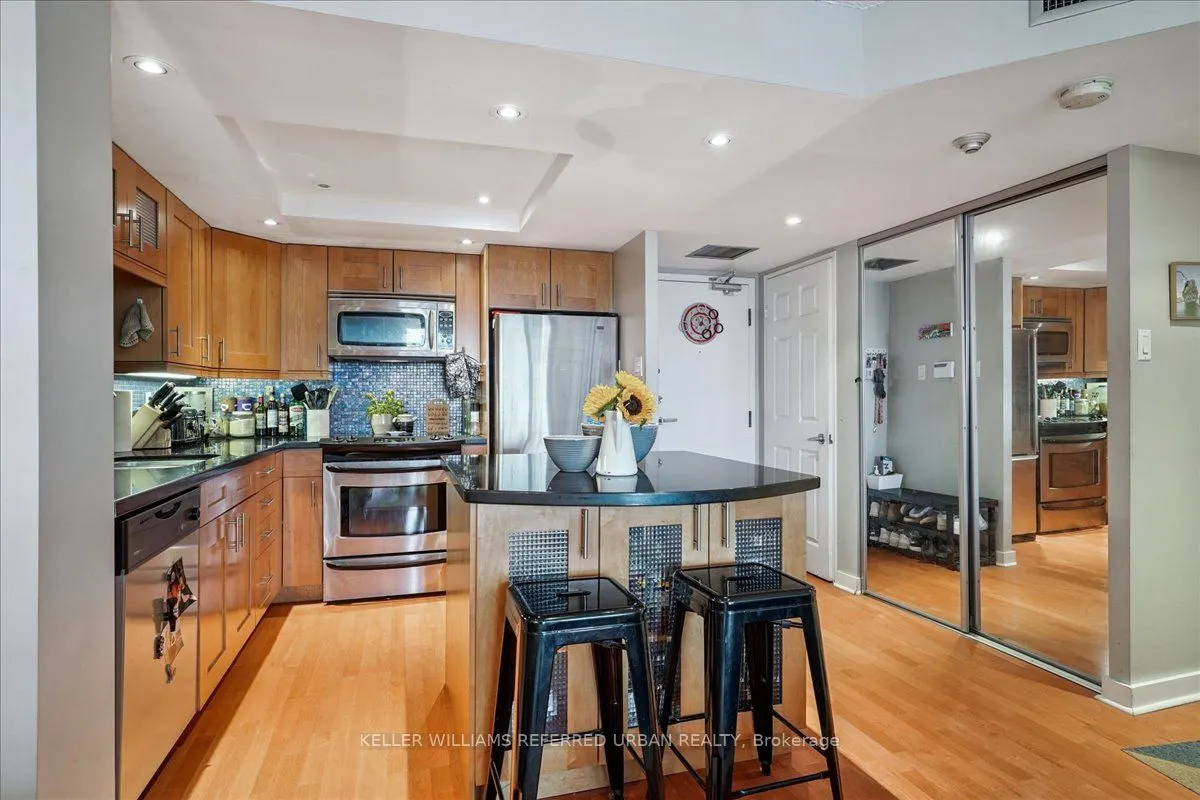 701 King Street W, #904