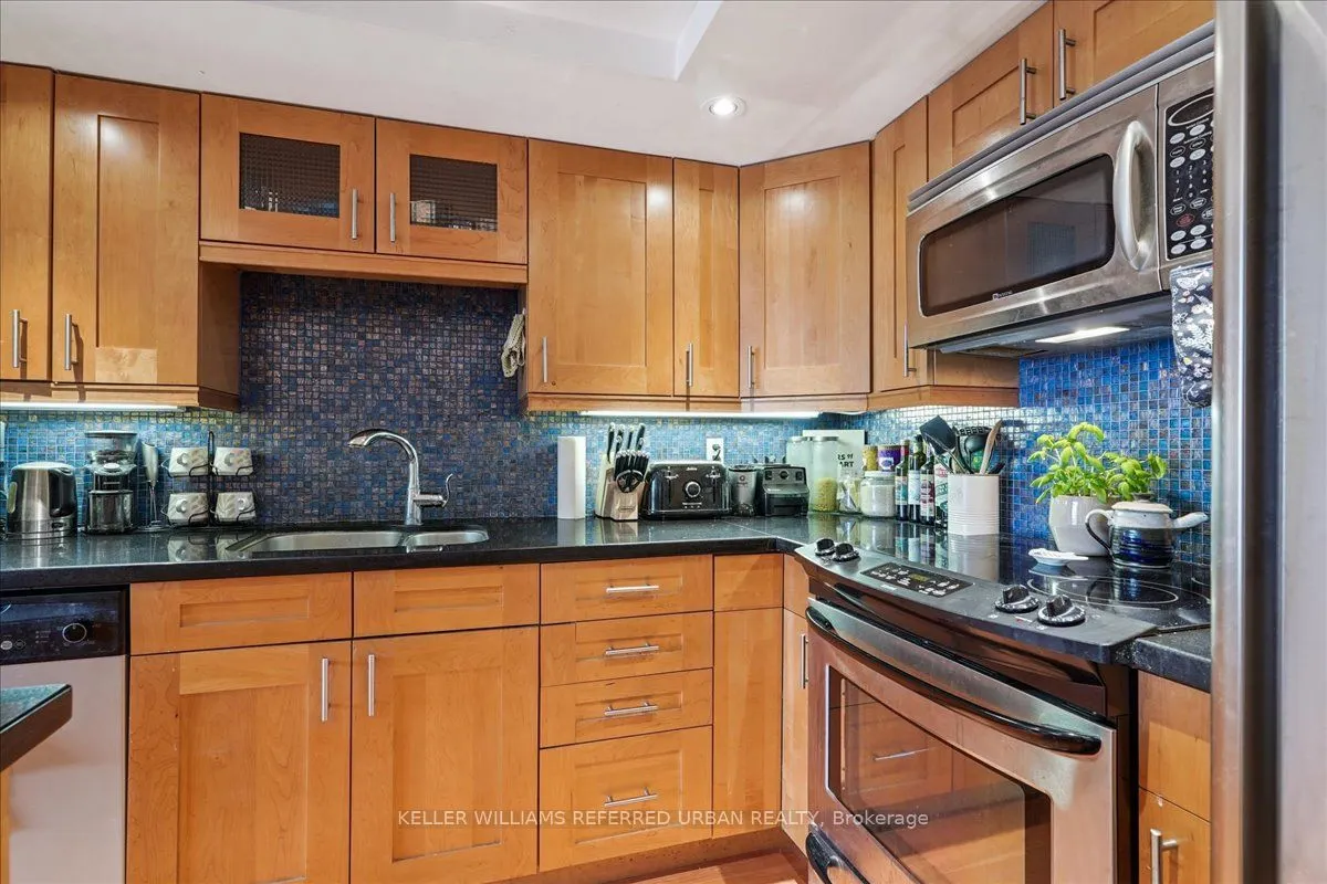 701 King Street W, #904