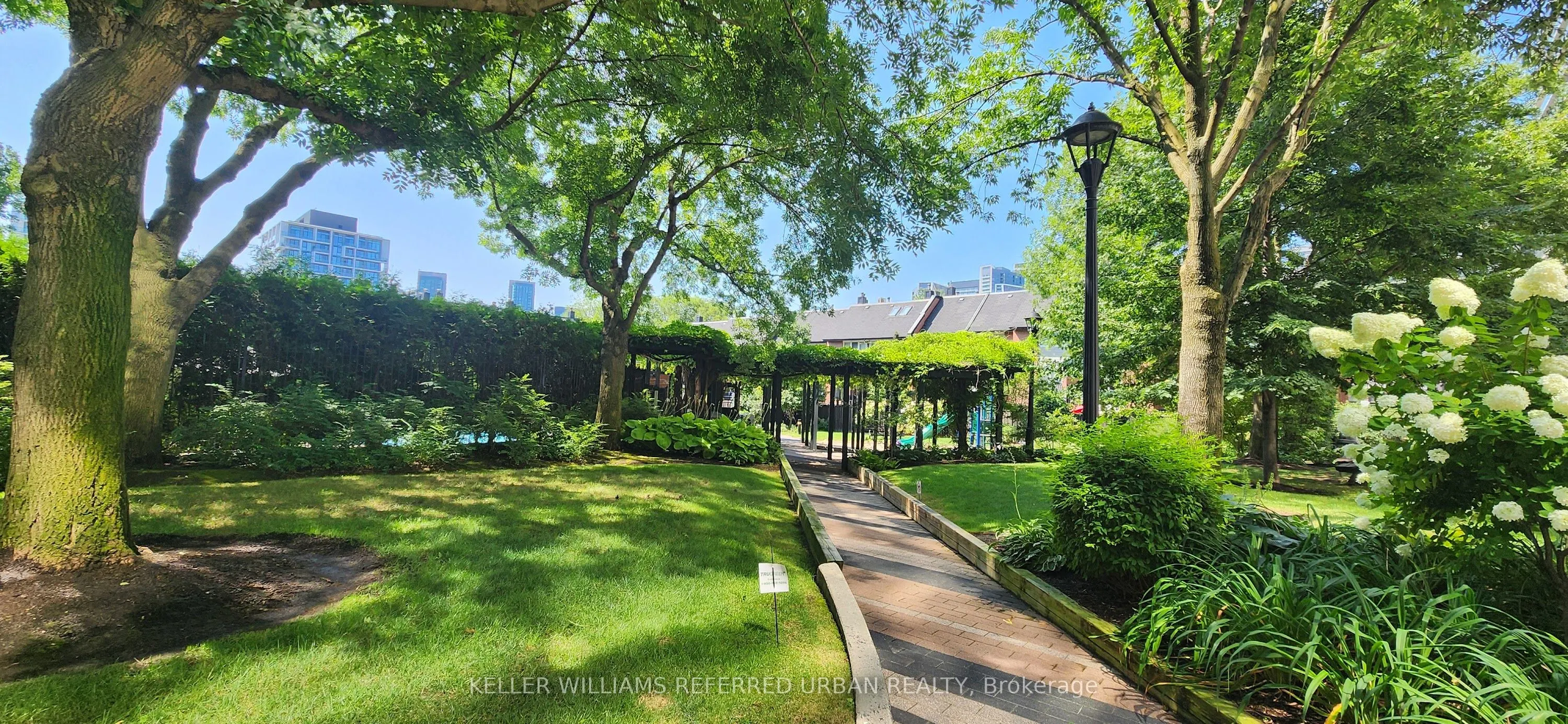 701 King Street W, #904