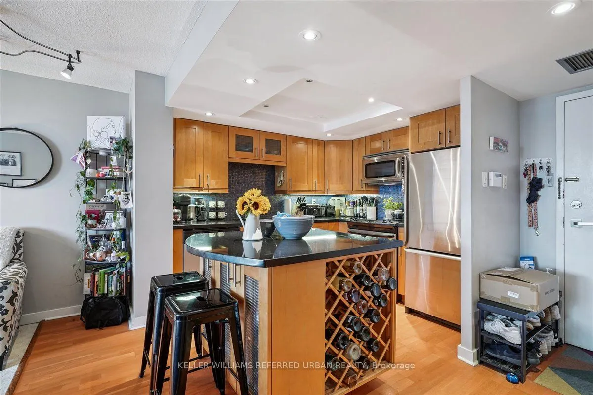 701 King Street W, #904