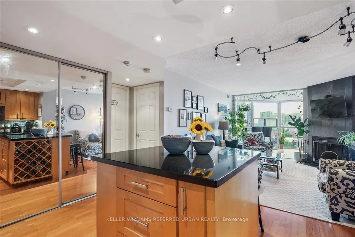 701 King Street W, #904