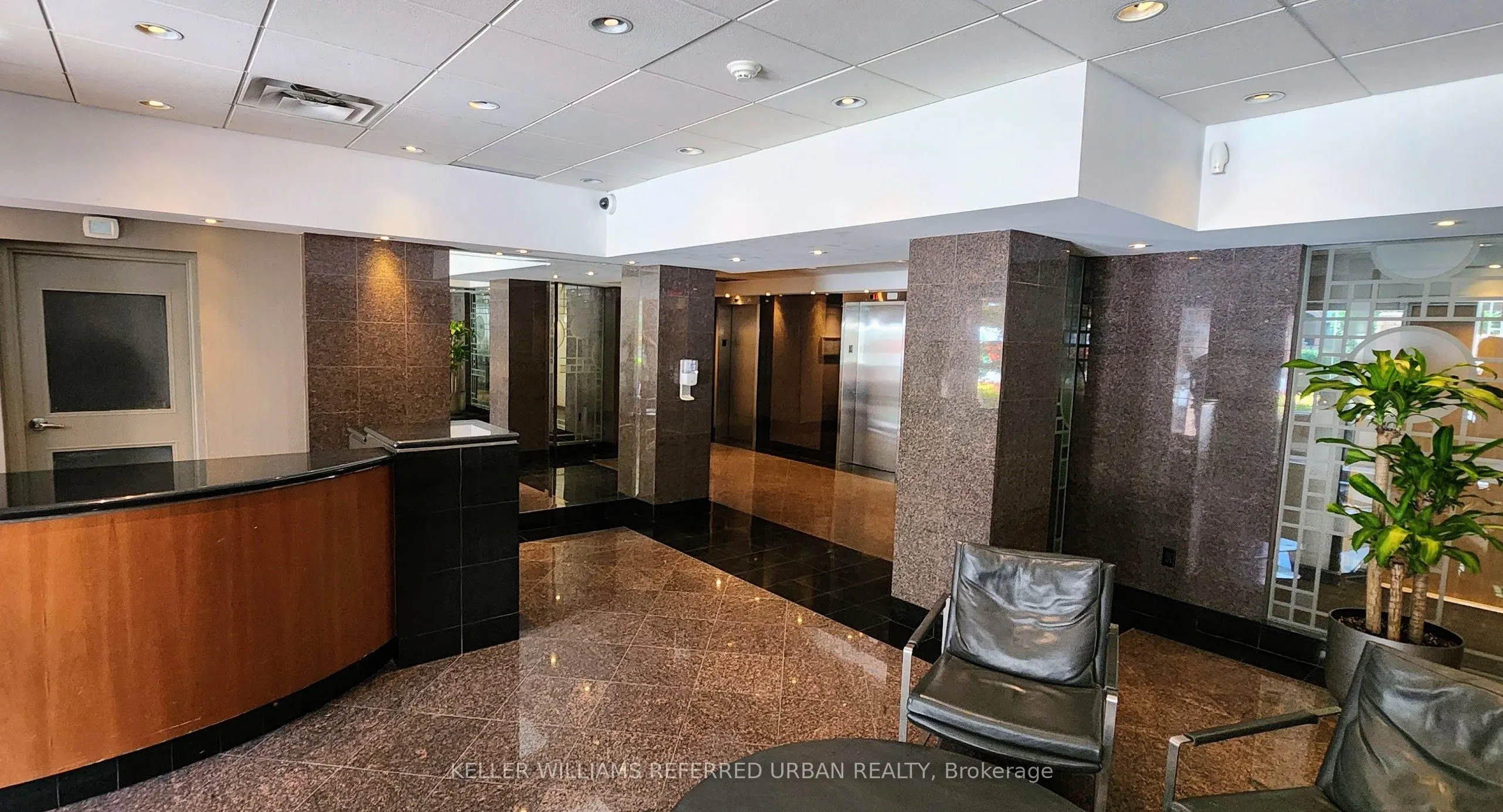701 King Street W, #904