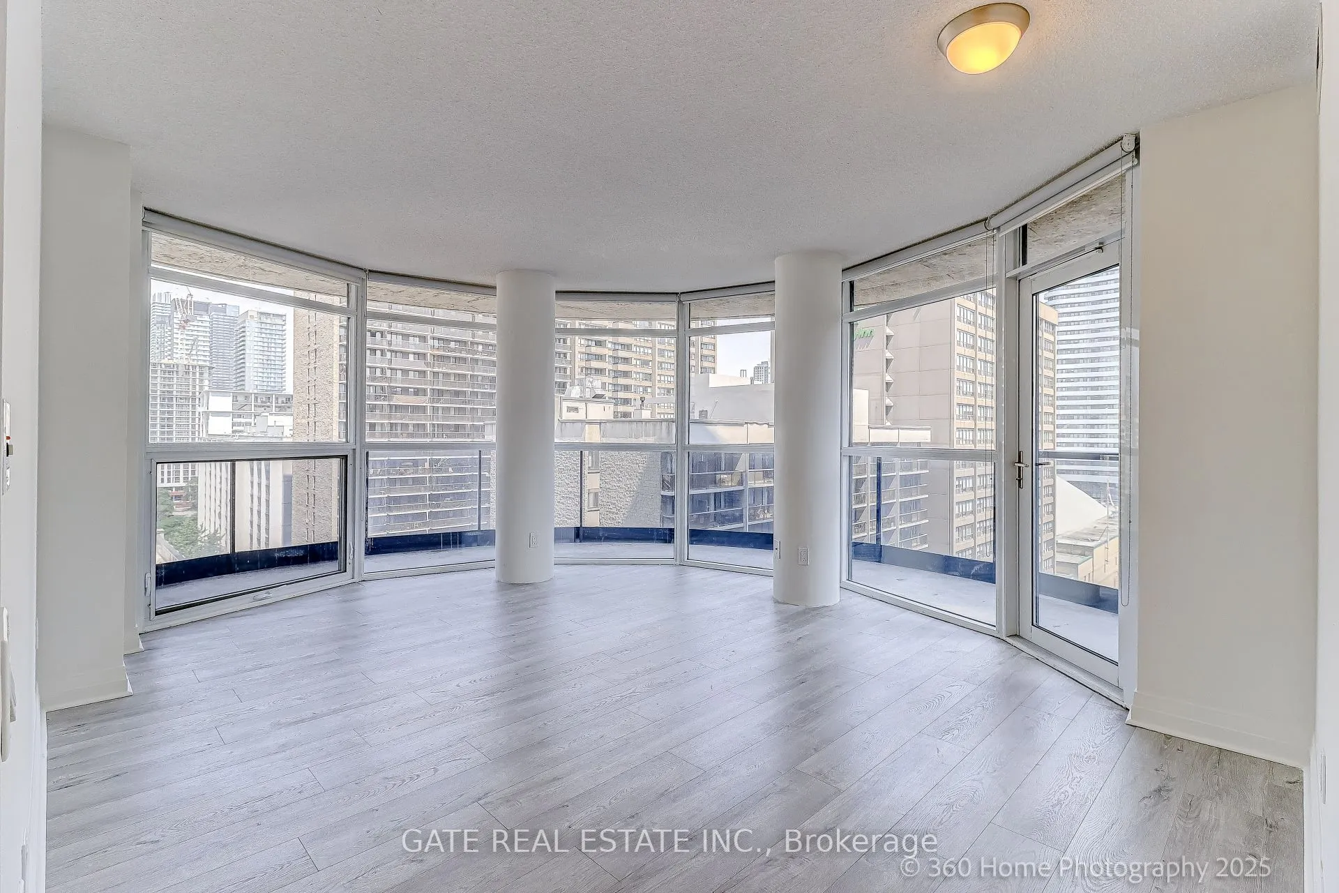 21 Carlton Street, #1705