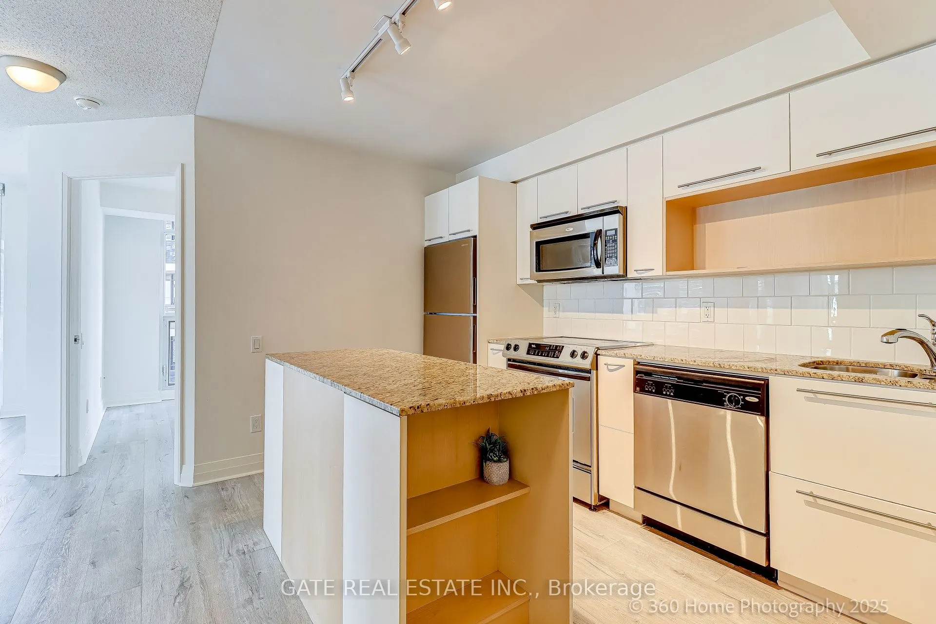 21 Carlton Street, #1705
