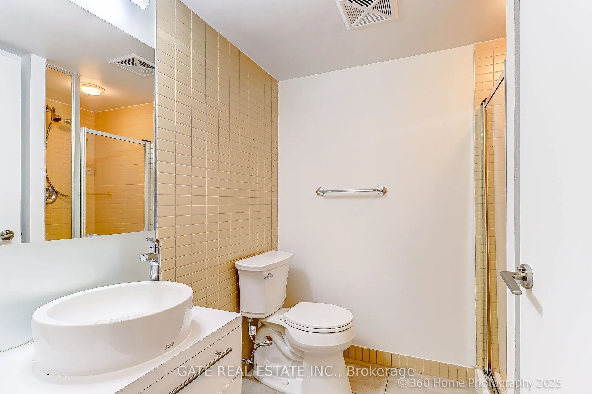 21 Carlton Street, #1705