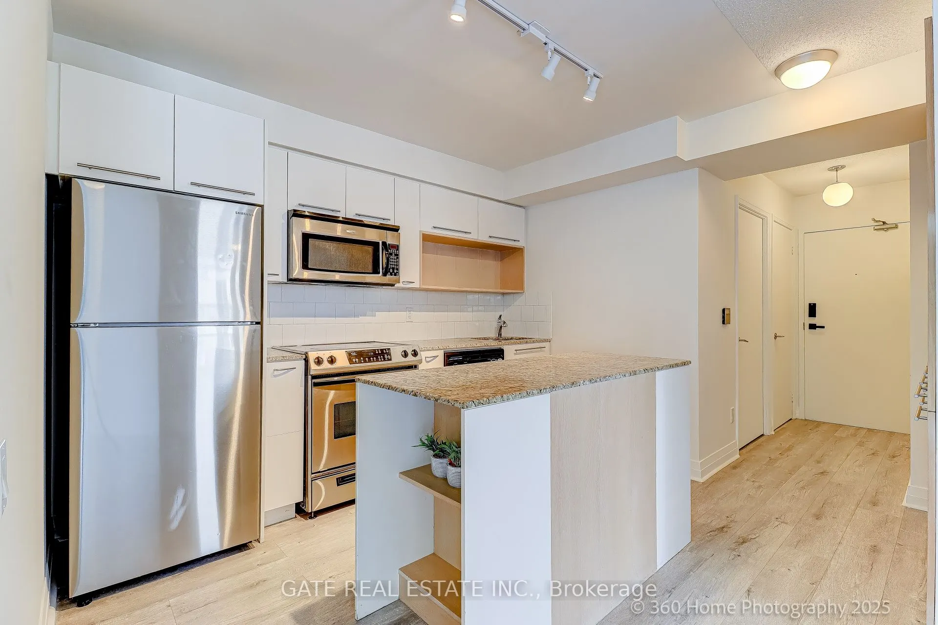 21 Carlton Street, #1705