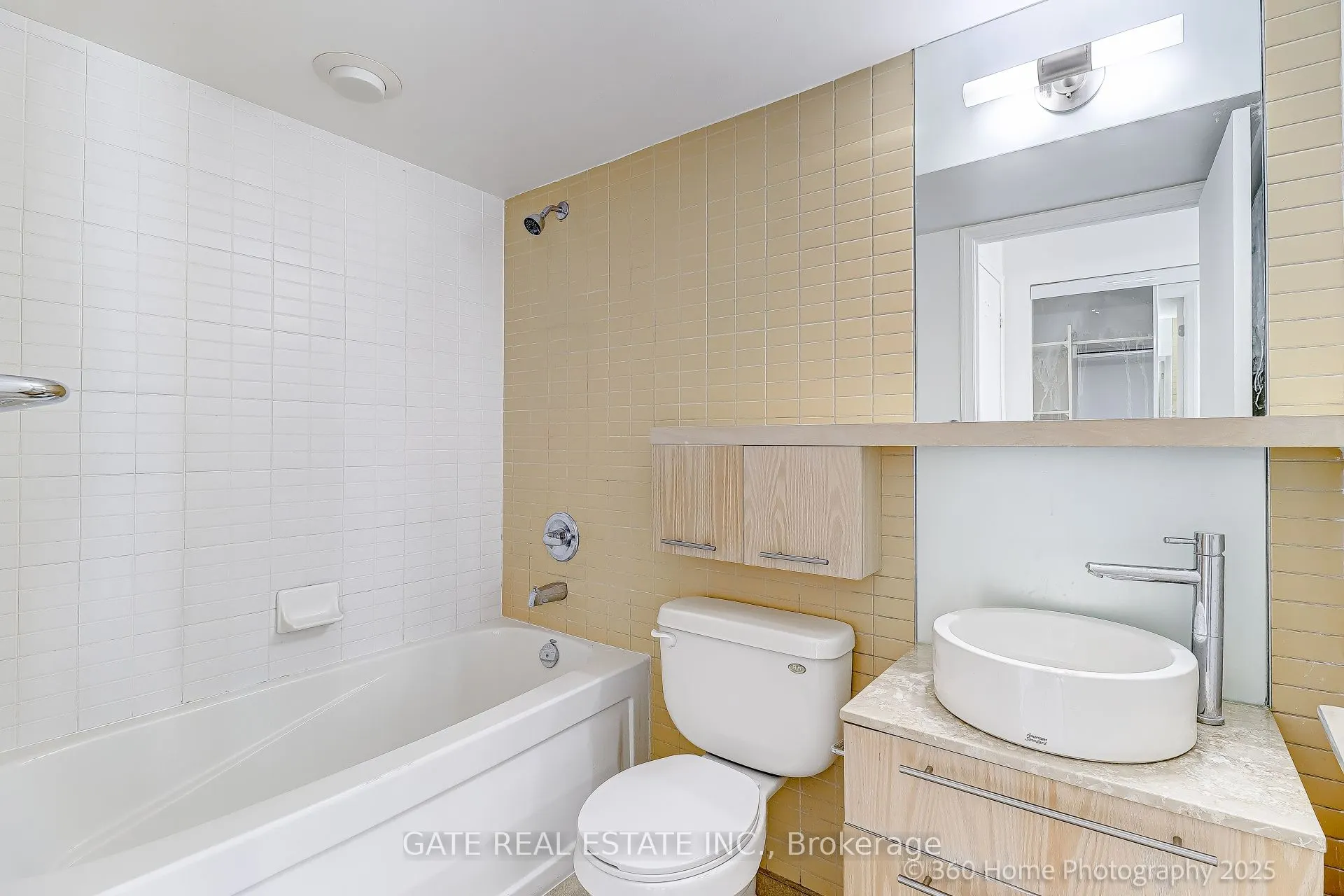 21 Carlton Street, #1705