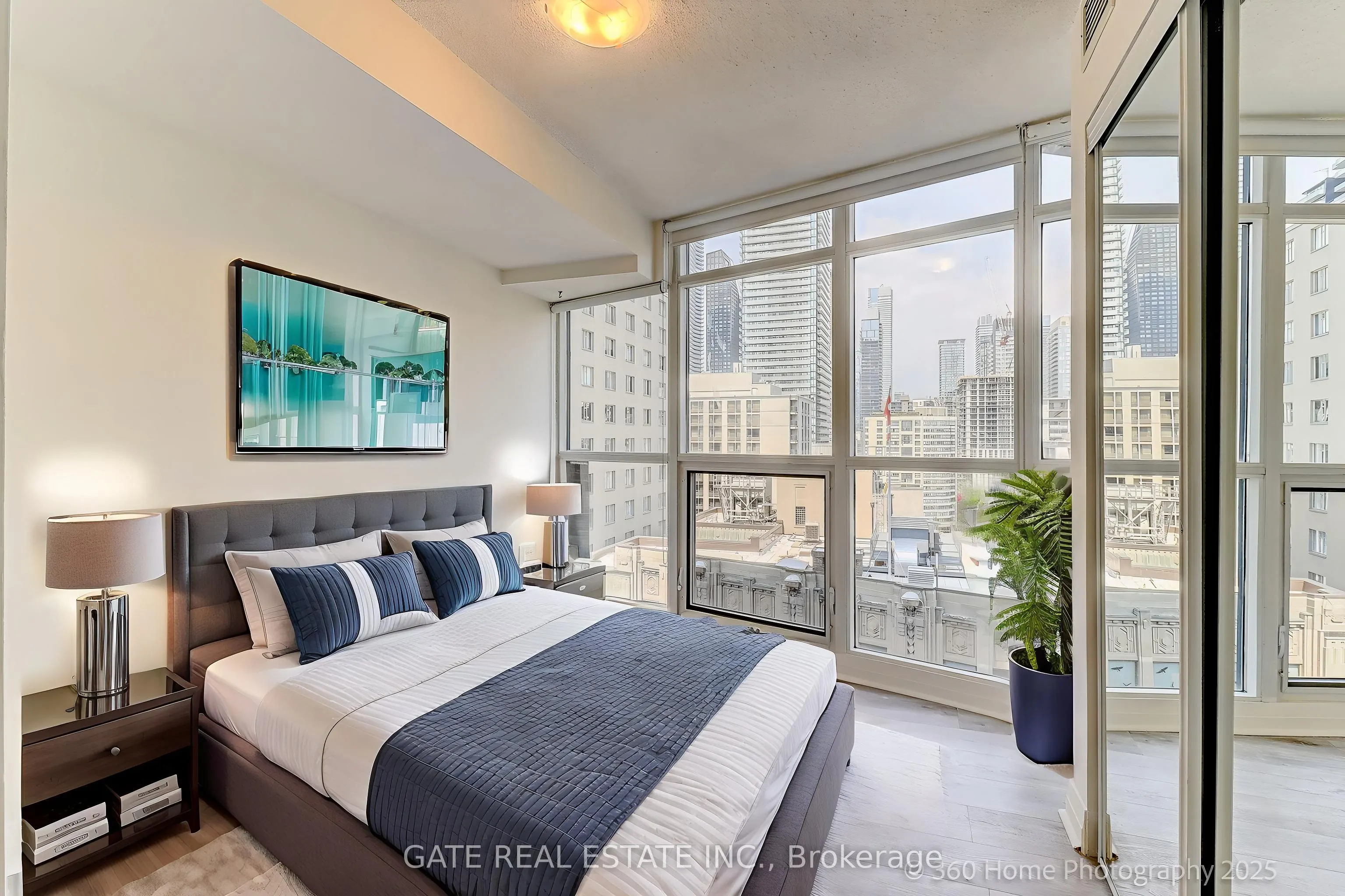 21 Carlton Street, #1705