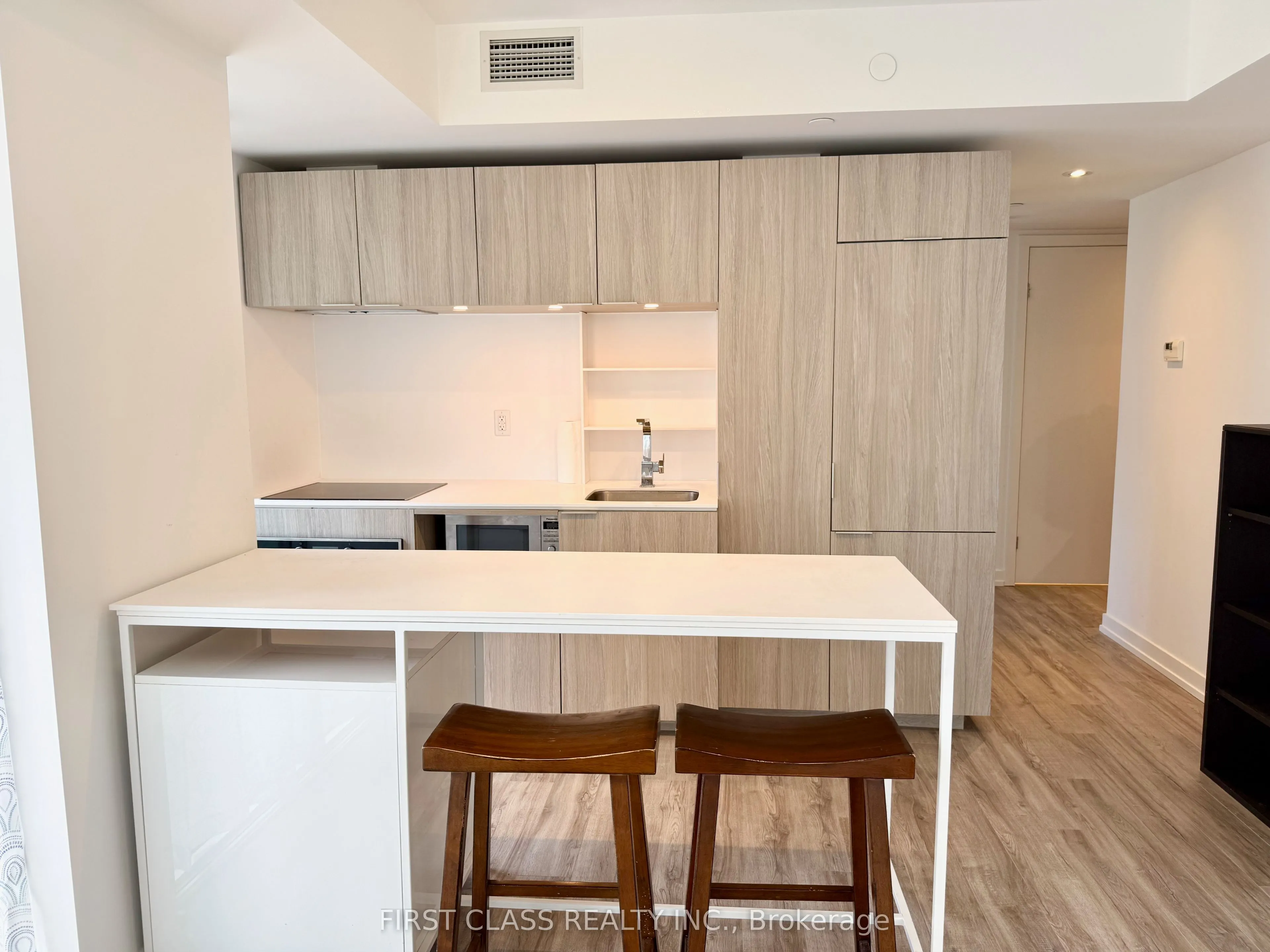 77 Shuter Street, #1802