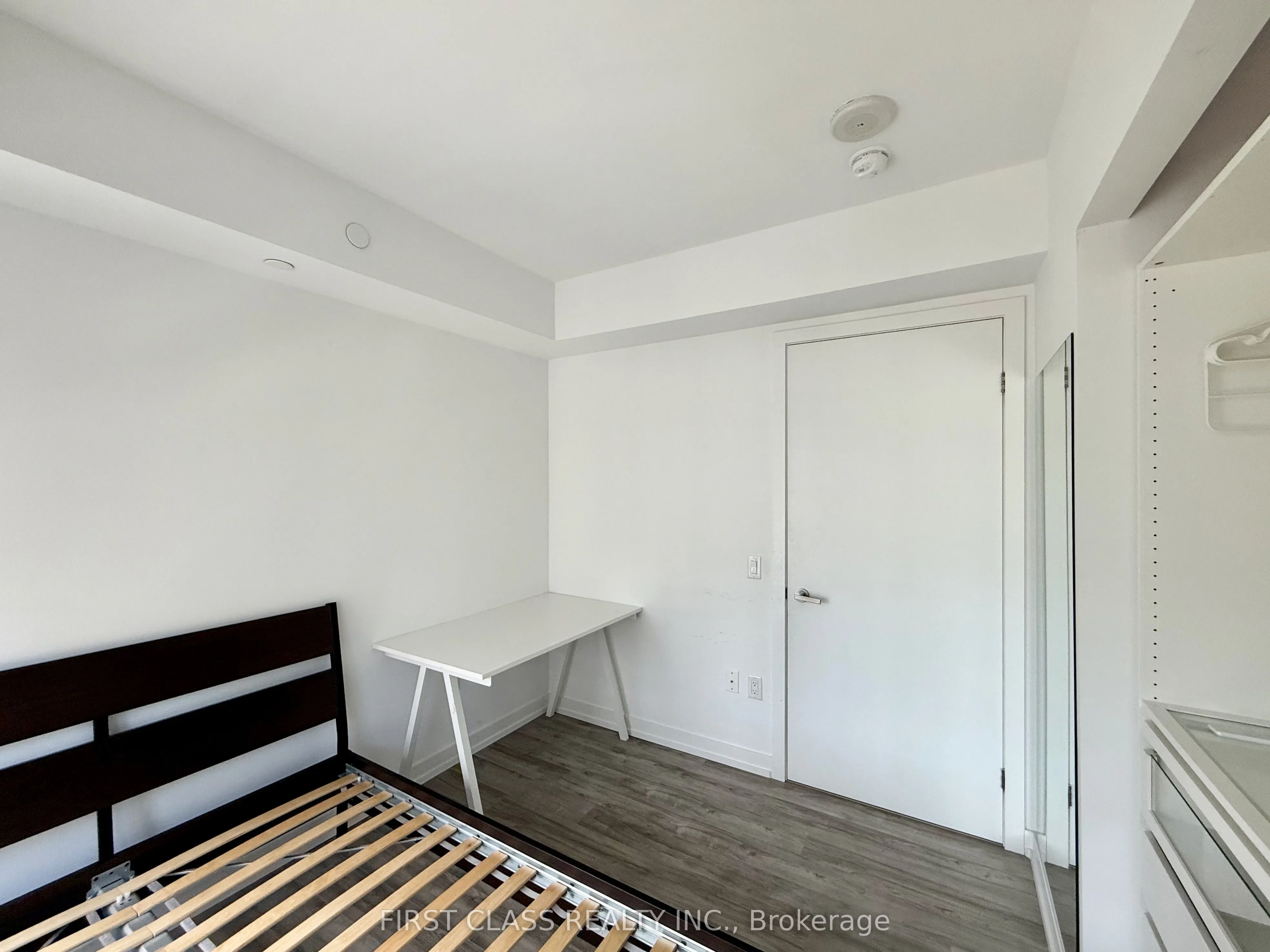 77 Shuter Street, #1802
