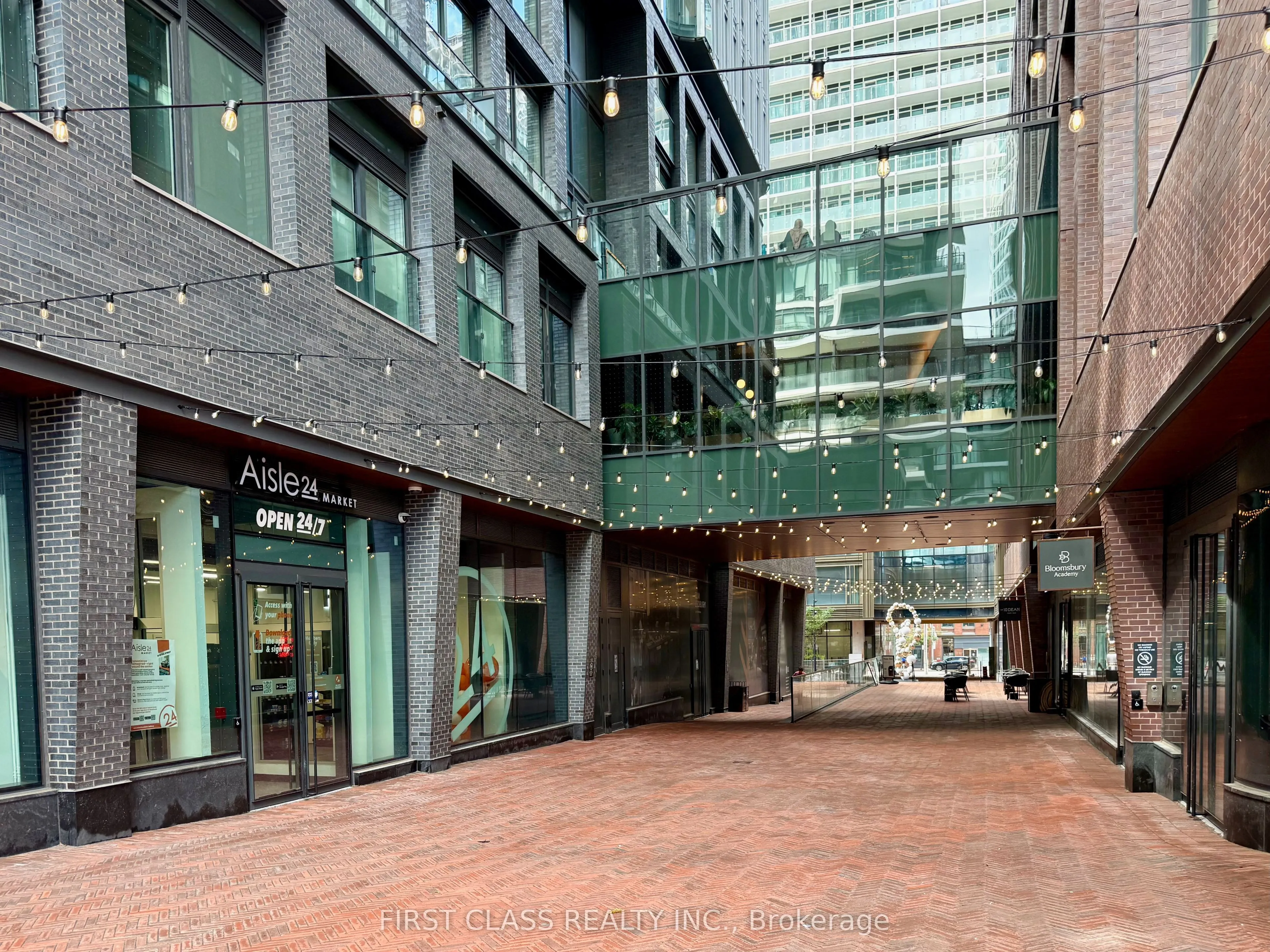 77 Shuter Street, #1802